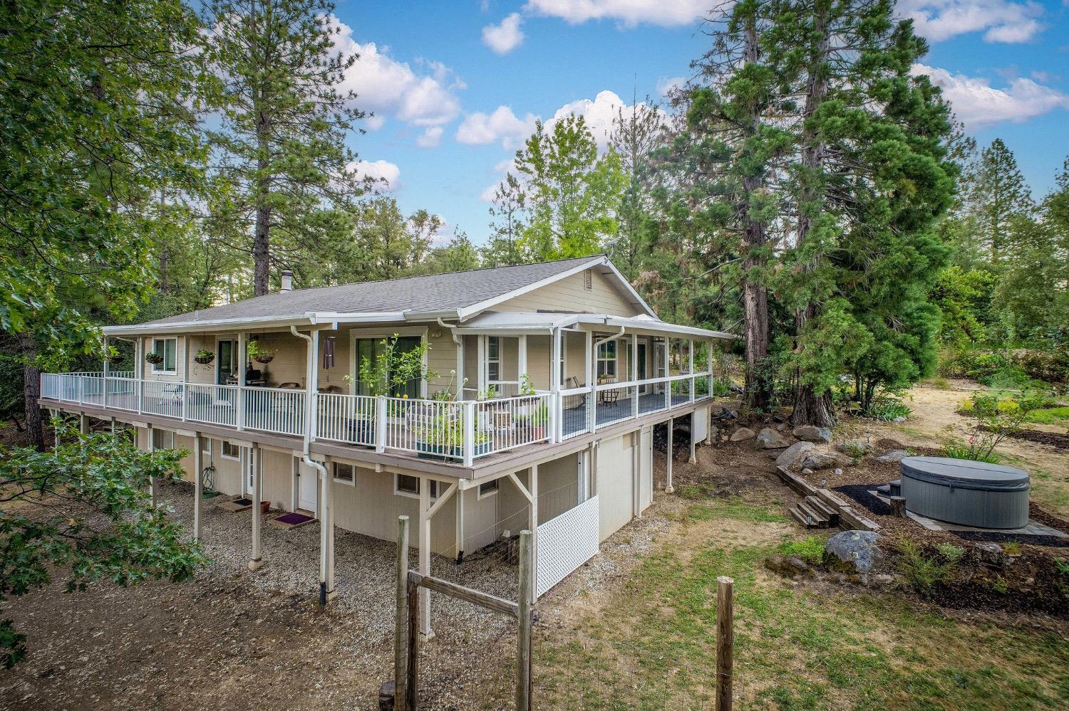 Detail Gallery Image 1 of 87 For 13119 Cement Hill Rd, Nevada City,  CA 95959 - 3 Beds | 3 Baths