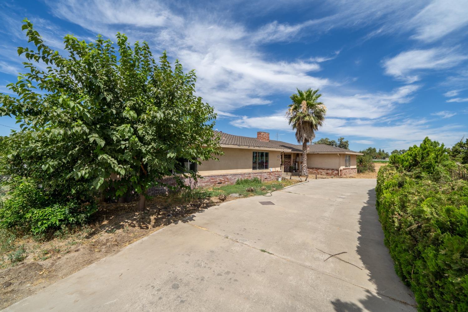 Detail Gallery Image 4 of 37 For 2507 Golf Rd, Turlock,  CA 95380 - 8 Beds | 4/1 Baths