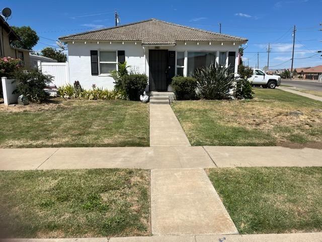 Detail Gallery Image 1 of 28 For 51 6th St, Gustine,  CA 95322 - 3 Beds | 2/1 Baths