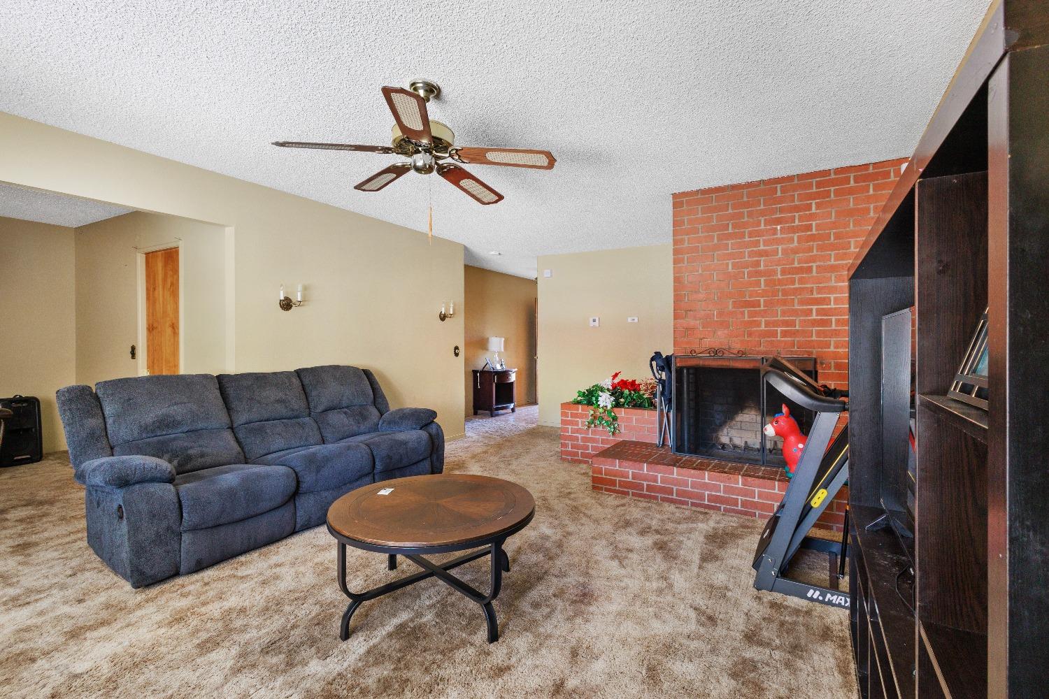 Detail Gallery Image 6 of 28 For 229 S 7th St, Patterson,  CA 95363 - 3 Beds | 2 Baths