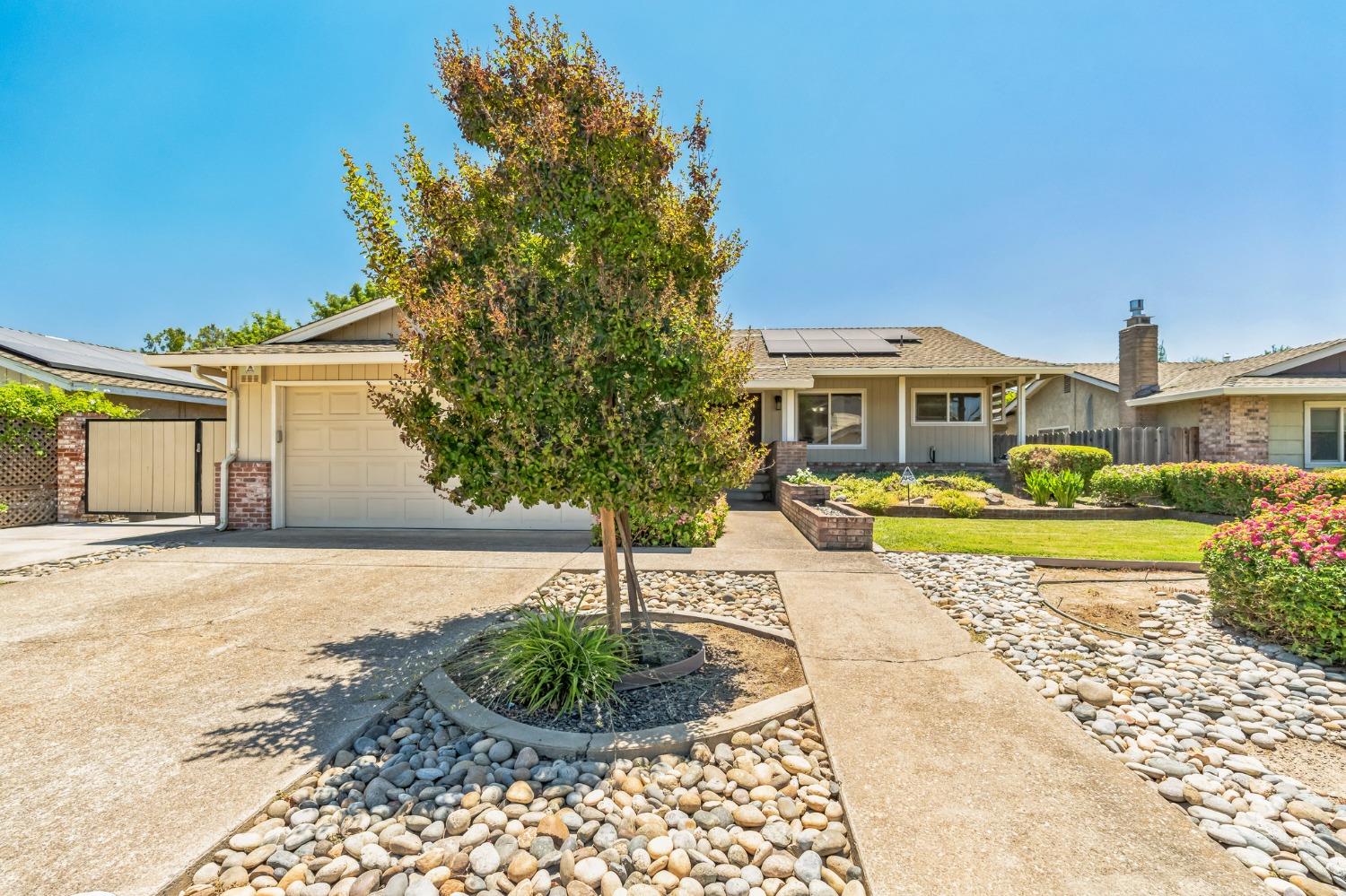 Detail Gallery Image 2 of 31 For 943 Alpine Ave, Manteca,  CA 95336 - 4 Beds | 3 Baths