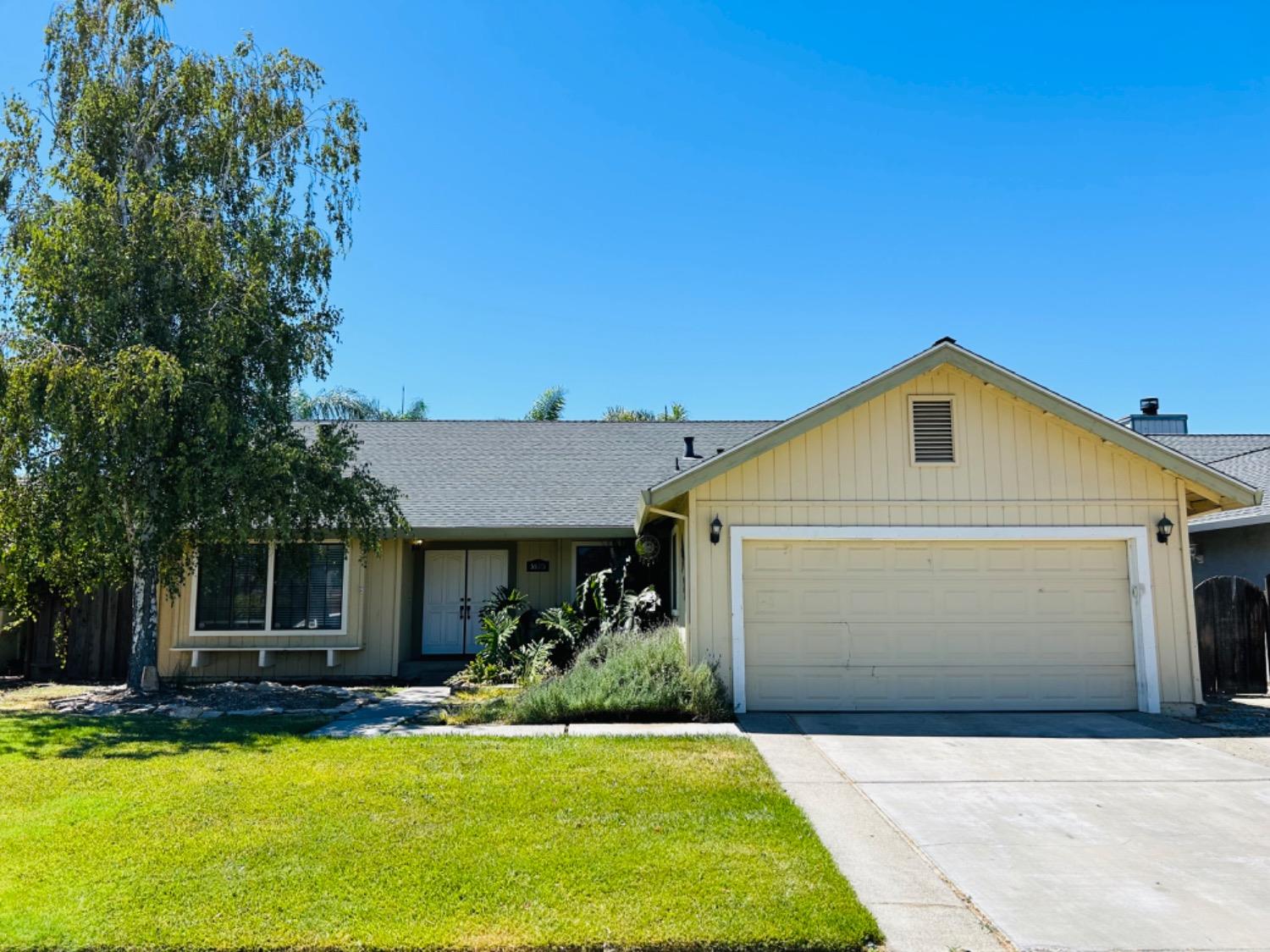 Detail Gallery Image 1 of 1 For 1623 Berkeley Dr, Los Banos,  CA 93635 - 4 Beds | 2 Baths