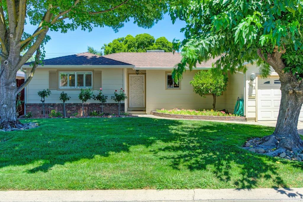 Detail Gallery Image 1 of 1 For 3005 Tamalpais Way, Sacramento,  CA 95821 - 4 Beds | 2 Baths