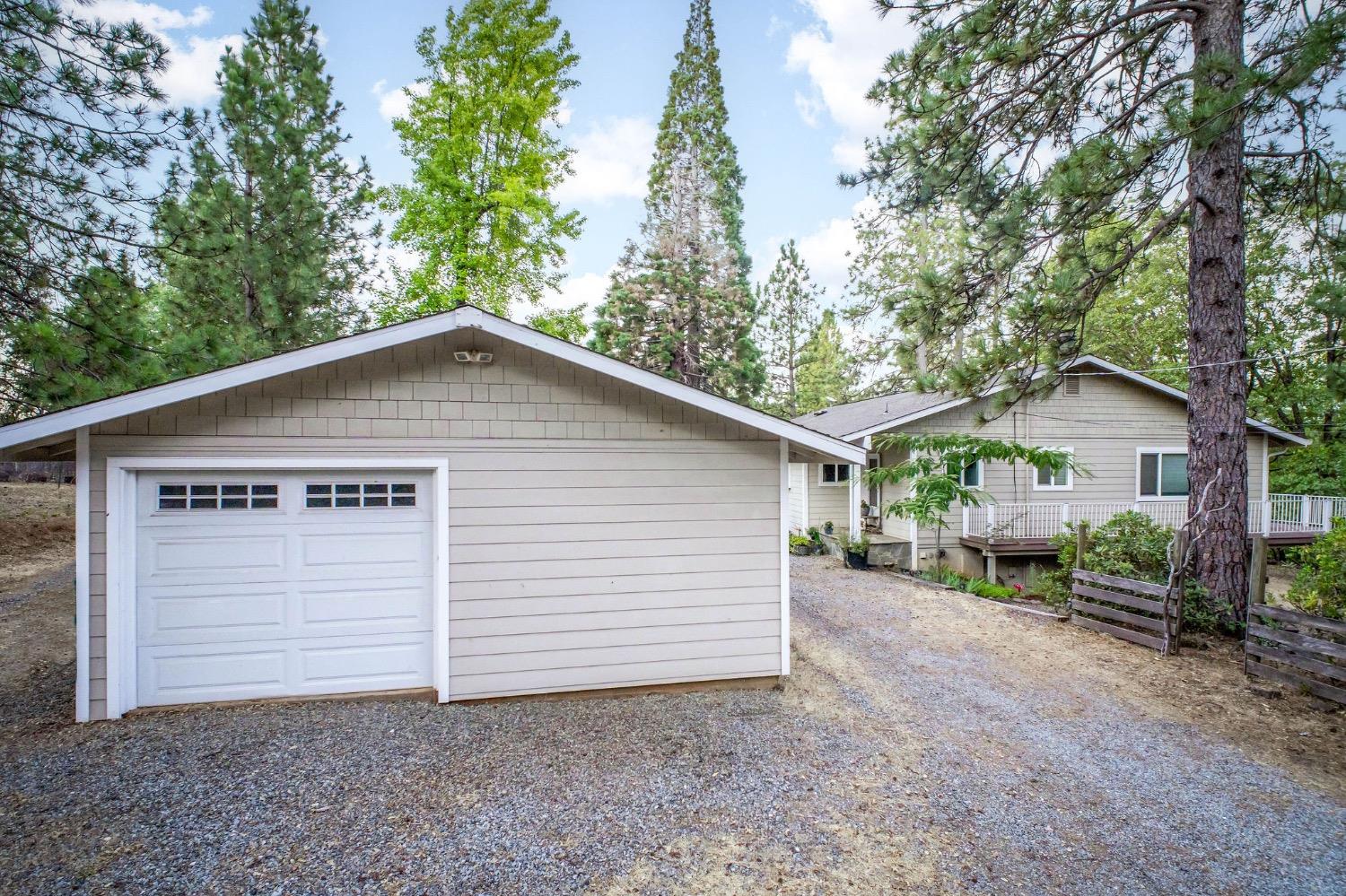 Detail Gallery Image 4 of 87 For 13119 Cement Hill Rd, Nevada City,  CA 95959 - 3 Beds | 3 Baths