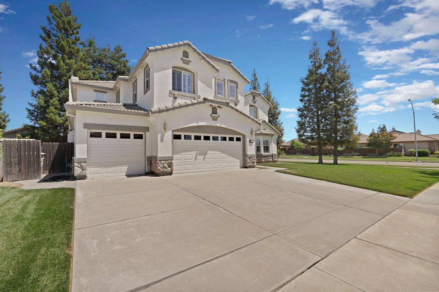 Detail Gallery Image 5 of 53 For 243 John Kamps Way, Ripon,  CA 95366 - 5 Beds | 4 Baths