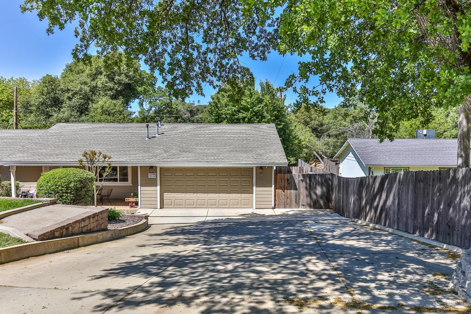 Detail Gallery Image 1 of 1 For 2360 Ponderosa Rd, Rescue,  CA 95672 - 3 Beds | 2 Baths