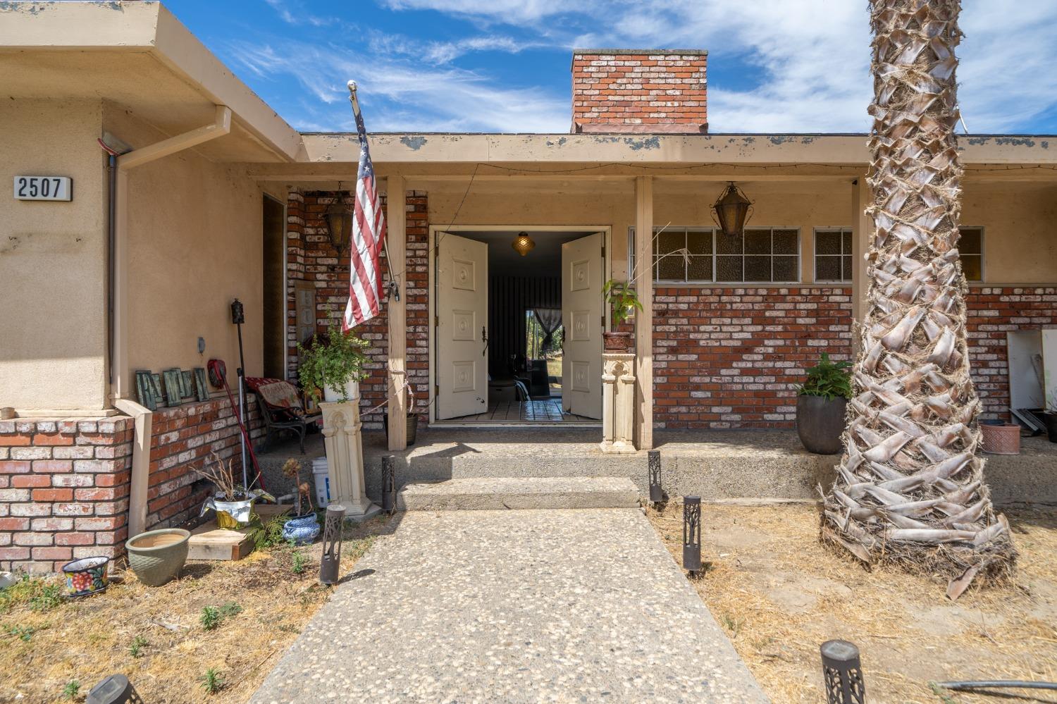 Detail Gallery Image 3 of 37 For 2507 Golf Rd, Turlock,  CA 95380 - 8 Beds | 4/1 Baths