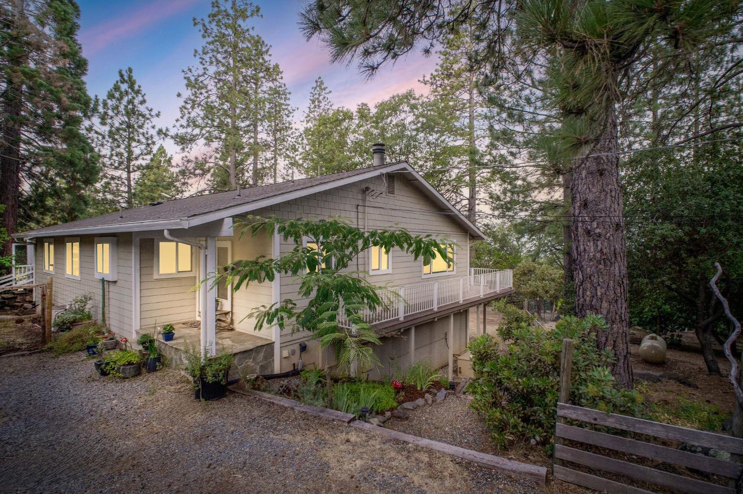 Detail Gallery Image 2 of 87 For 13119 Cement Hill Rd, Nevada City,  CA 95959 - 3 Beds | 3 Baths