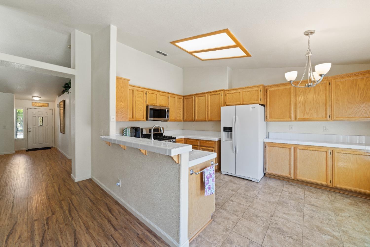 Detail Gallery Image 5 of 21 For 1292 Jodi Dr, Yuba City,  CA 95993 - 4 Beds | 2 Baths