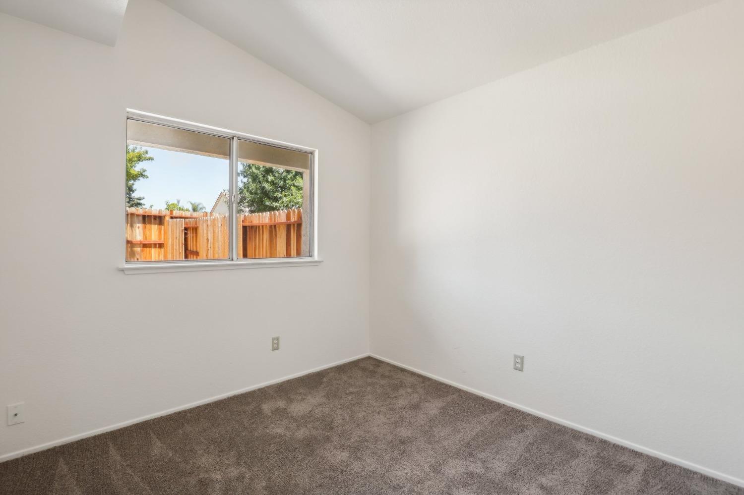 Detail Gallery Image 10 of 24 For 7713 Elmsmere Ct, Elk Grove,  CA 95758 - 3 Beds | 2 Baths