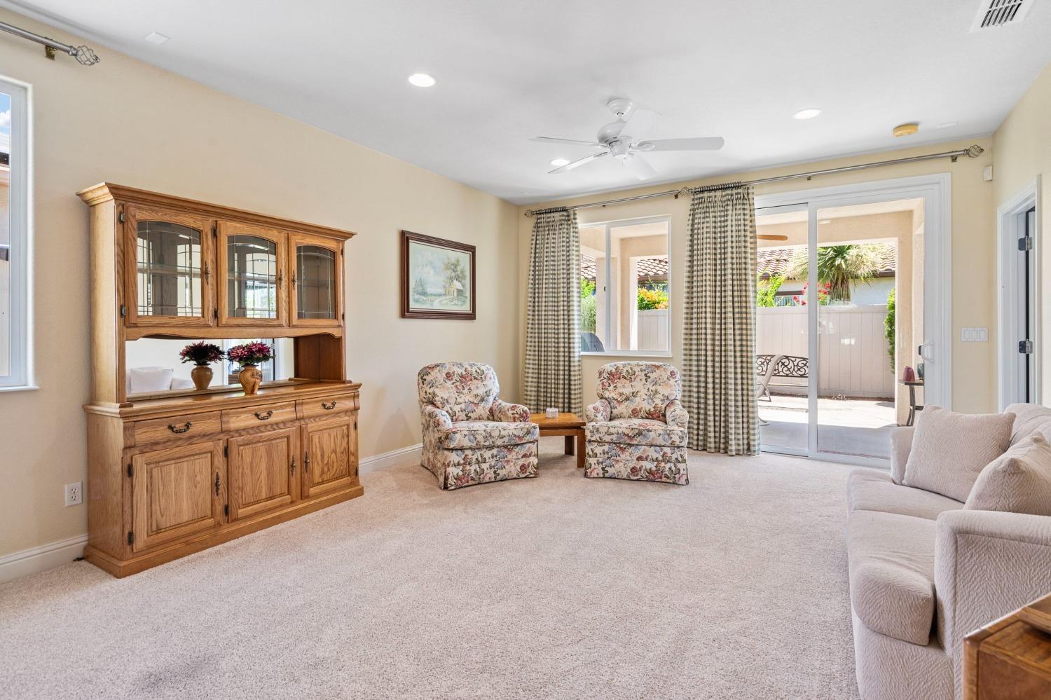 Detail Gallery Image 8 of 34 For 2342 Bellchase Drive, Manteca,  CA 95336 - 2 Beds | 2 Baths