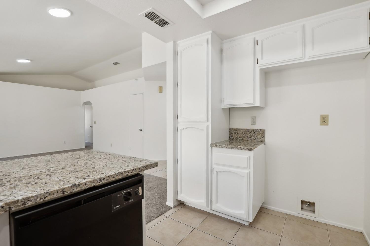 Detail Gallery Image 8 of 24 For 7713 Elmsmere Ct, Elk Grove,  CA 95758 - 3 Beds | 2 Baths