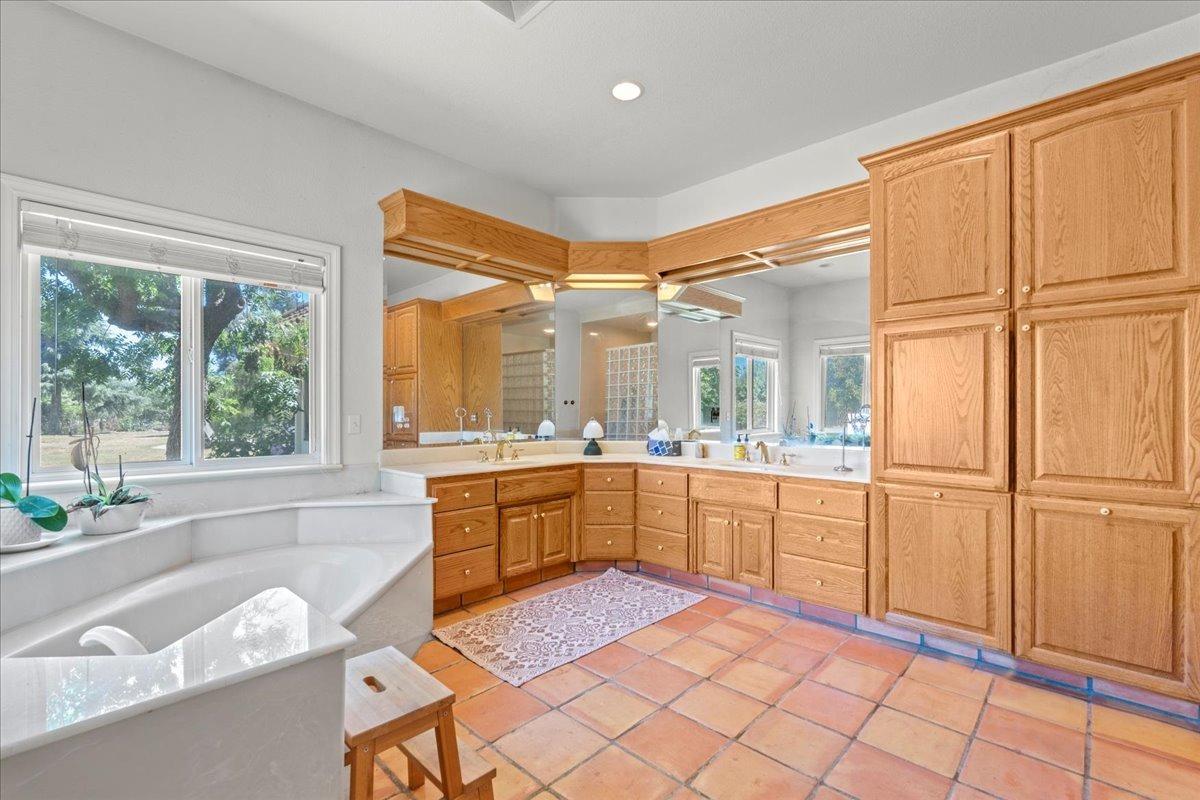 Detail Gallery Image 21 of 58 For 10930 Star Ave, Waterford,  CA 95386 - 5 Beds | 4/1 Baths