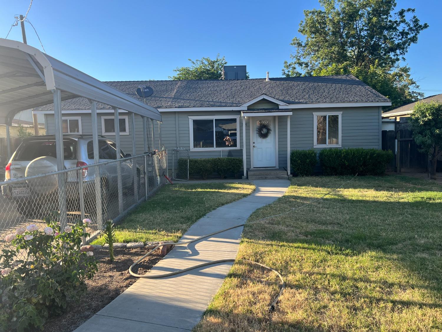 Detail Gallery Image 1 of 16 For 2121 Davis Way, Modesto,  CA 95351 - 3 Beds | 1 Baths