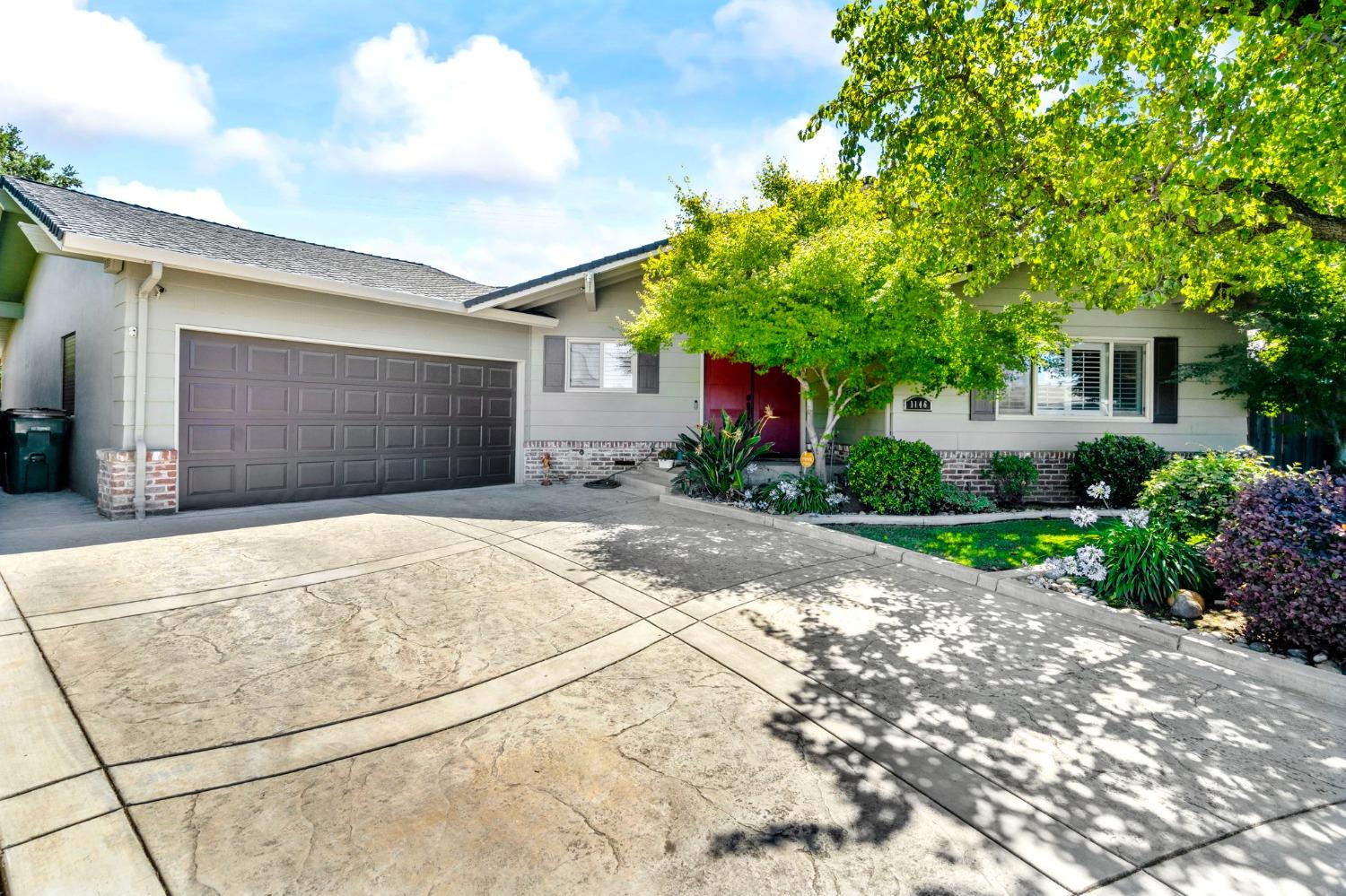 Detail Gallery Image 1 of 38 For 1146 Lakewood Dr, Lodi,  CA 95240 - 3 Beds | 2/1 Baths