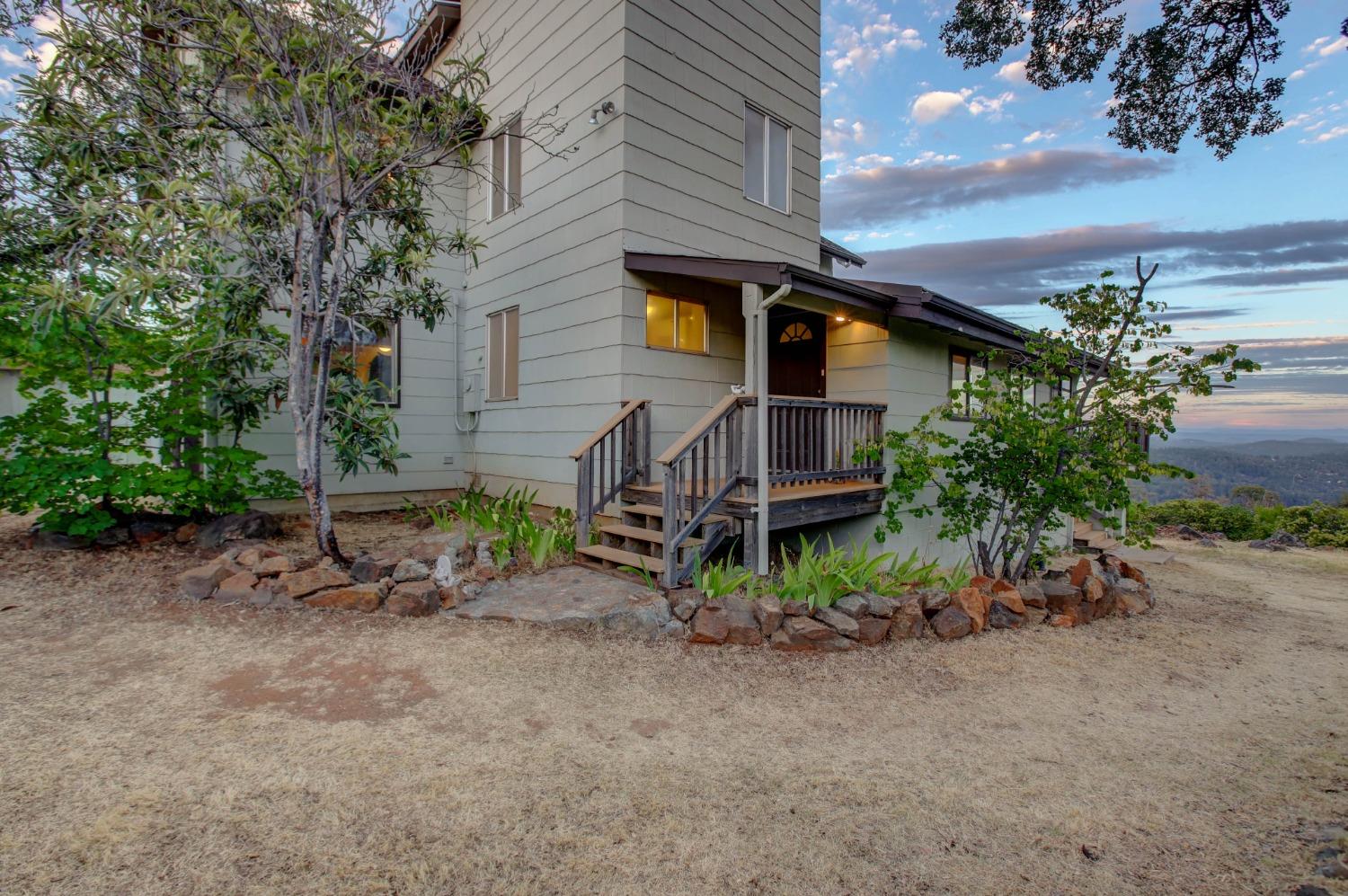 Detail Gallery Image 8 of 98 For 17961 Satellite Dr, Grass Valley,  CA 95949 - 3 Beds | 2 Baths