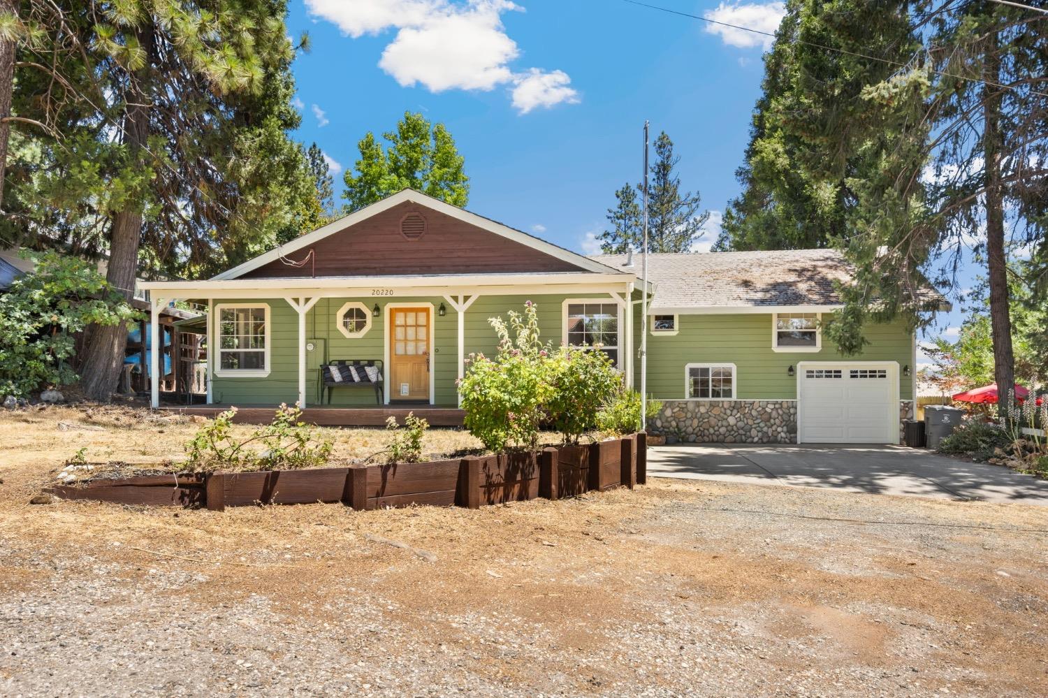 Detail Gallery Image 3 of 30 For 20220 Hummingbird Hill Rd, Colfax,  CA 95713 - 4 Beds | 2 Baths