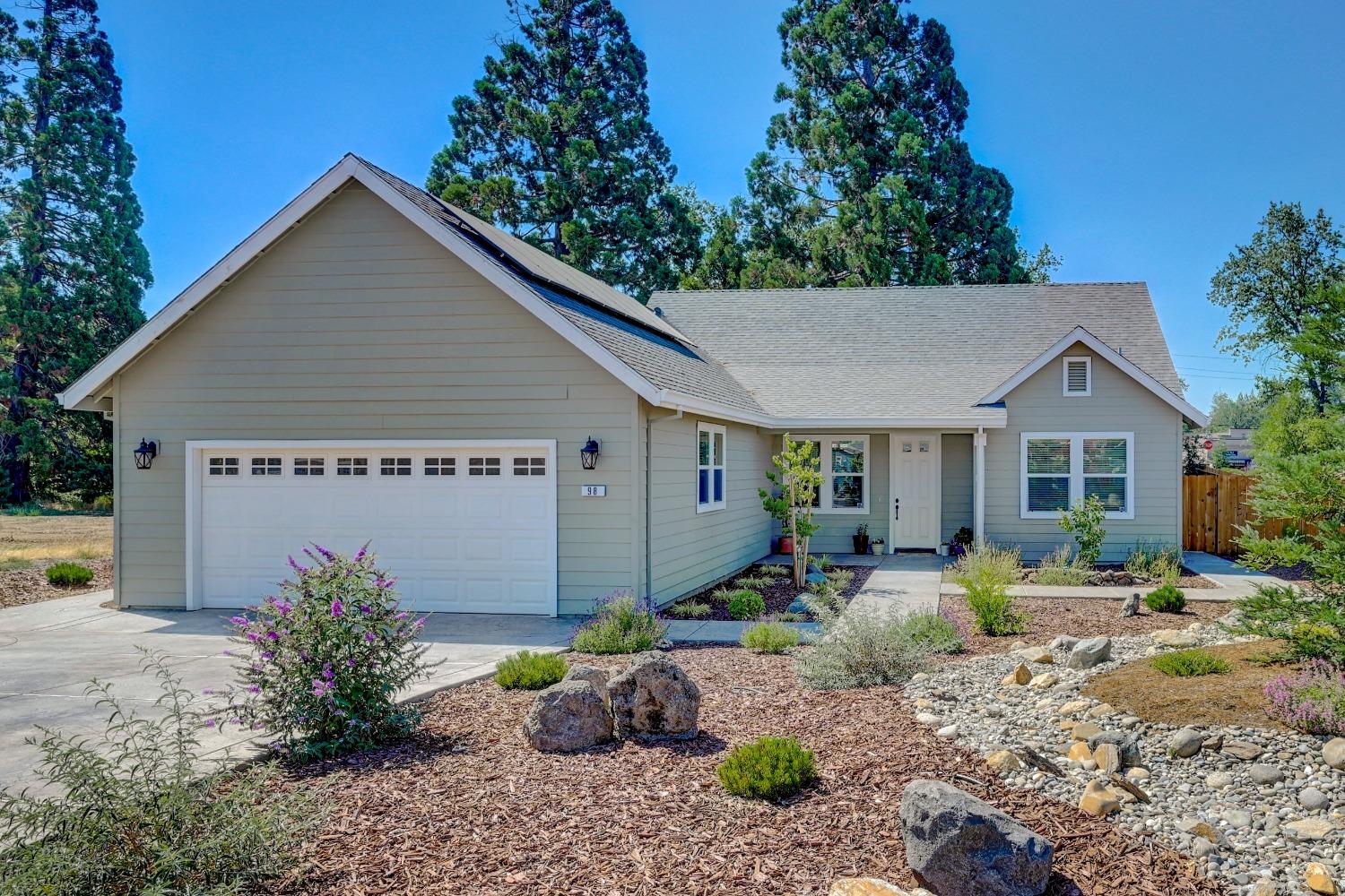 Detail Gallery Image 1 of 1 For 98 Creekside Ct, Murphys,  CA 95247 - 3 Beds | 2 Baths