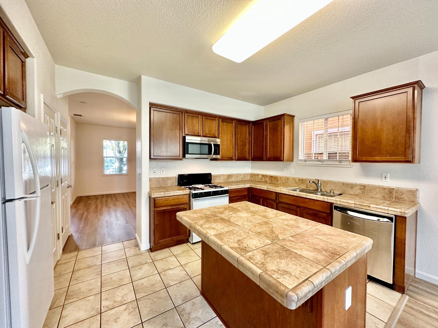 Detail Gallery Image 7 of 37 For 1526 Cat Tail Dr, Stockton,  CA 95204 - 4 Beds | 2/1 Baths