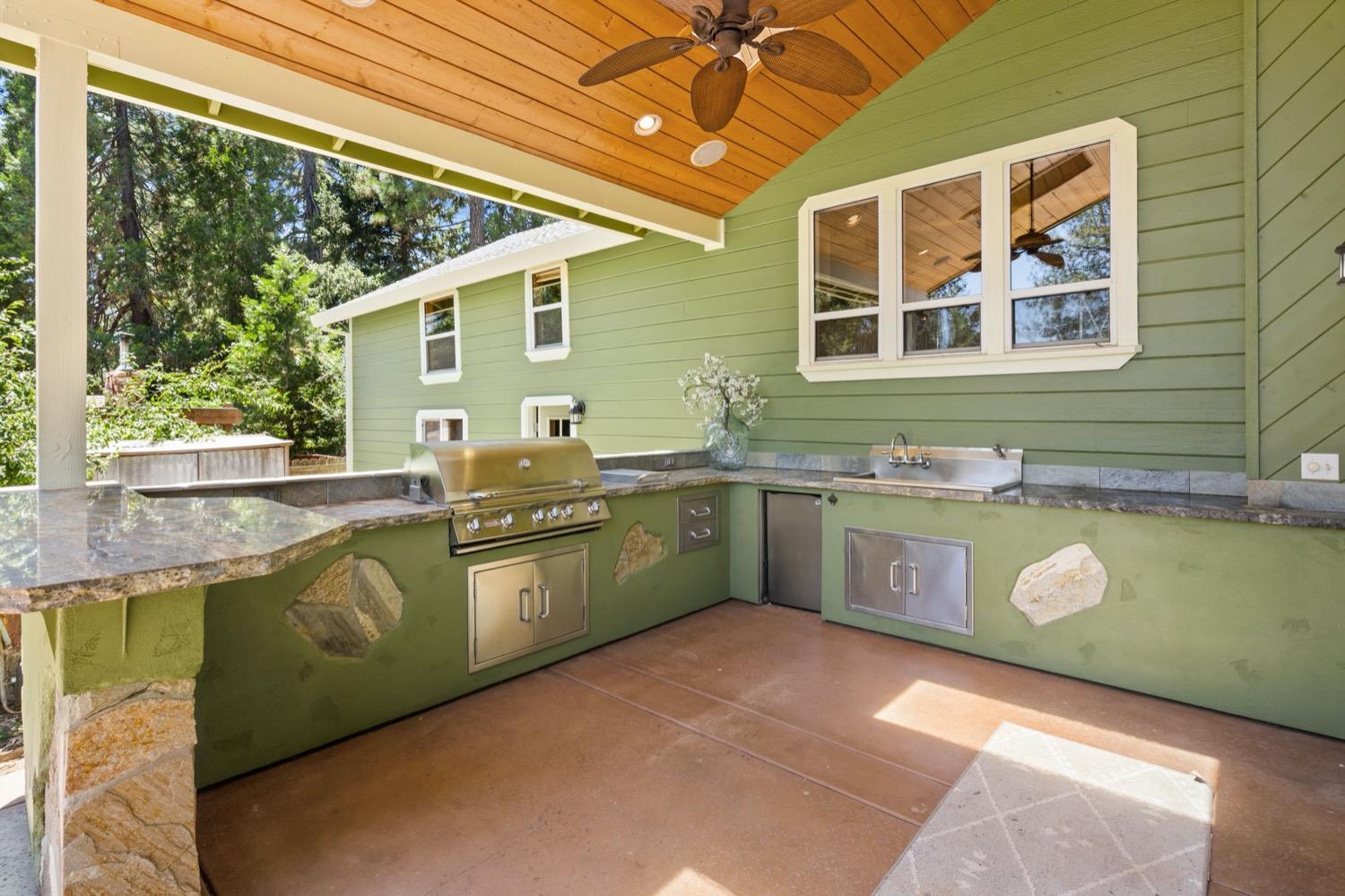 Detail Gallery Image 2 of 30 For 20220 Hummingbird Hill Rd, Colfax,  CA 95713 - 4 Beds | 2 Baths