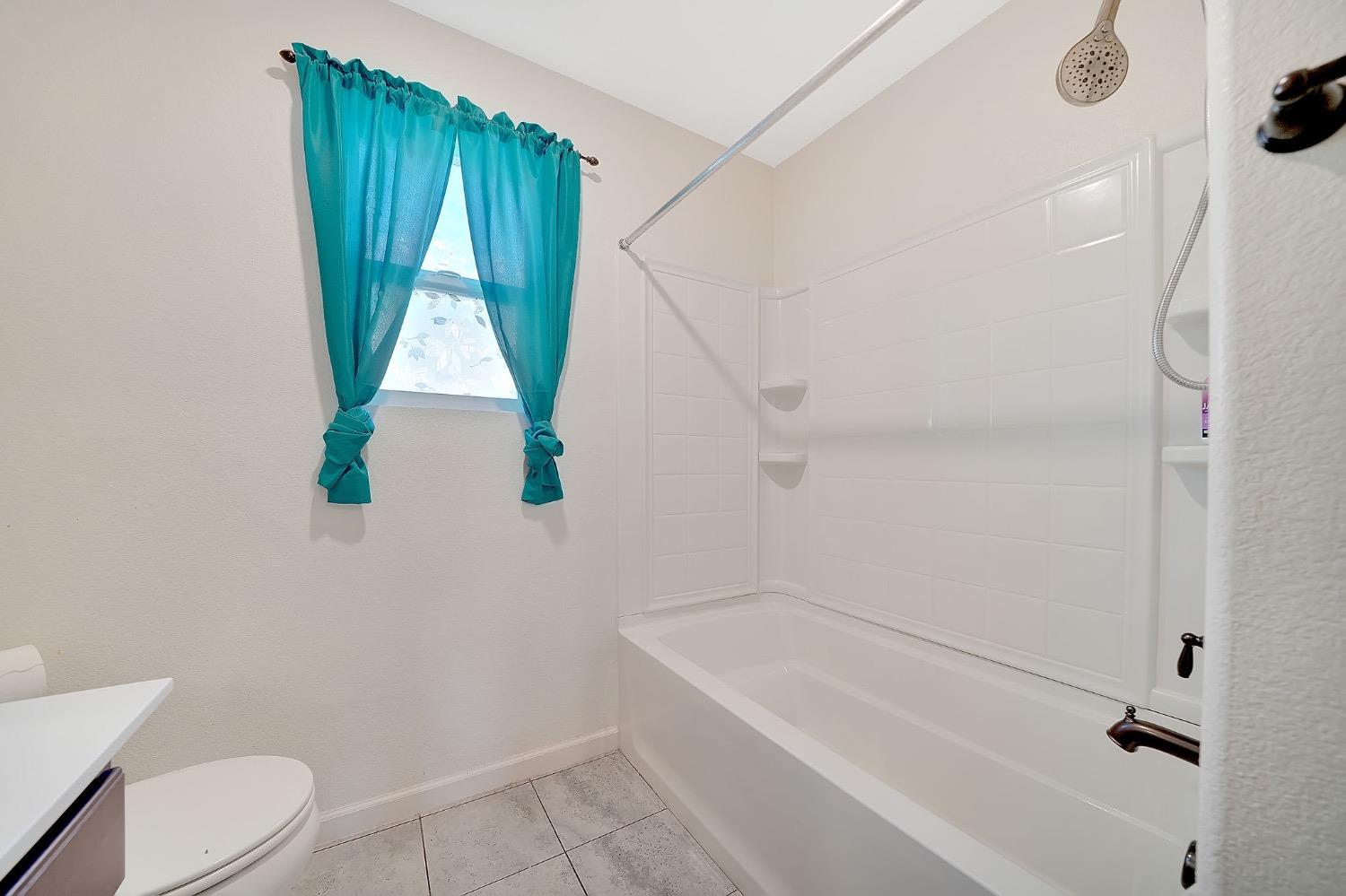 Detail Gallery Image 36 of 79 For 216 Vicenza Dr, Stockton,  CA 95209 - 3 Beds | 2/1 Baths