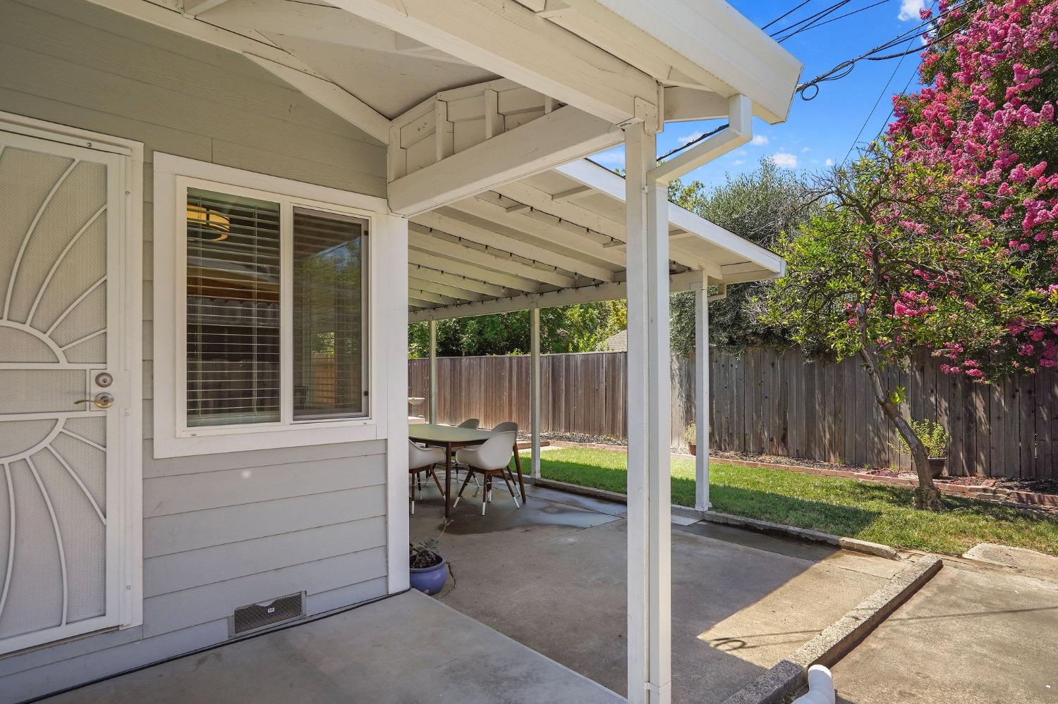 Detail Gallery Image 24 of 28 For 2045 Neptune Way, Sacramento,  CA 95864 - 3 Beds | 1 Baths