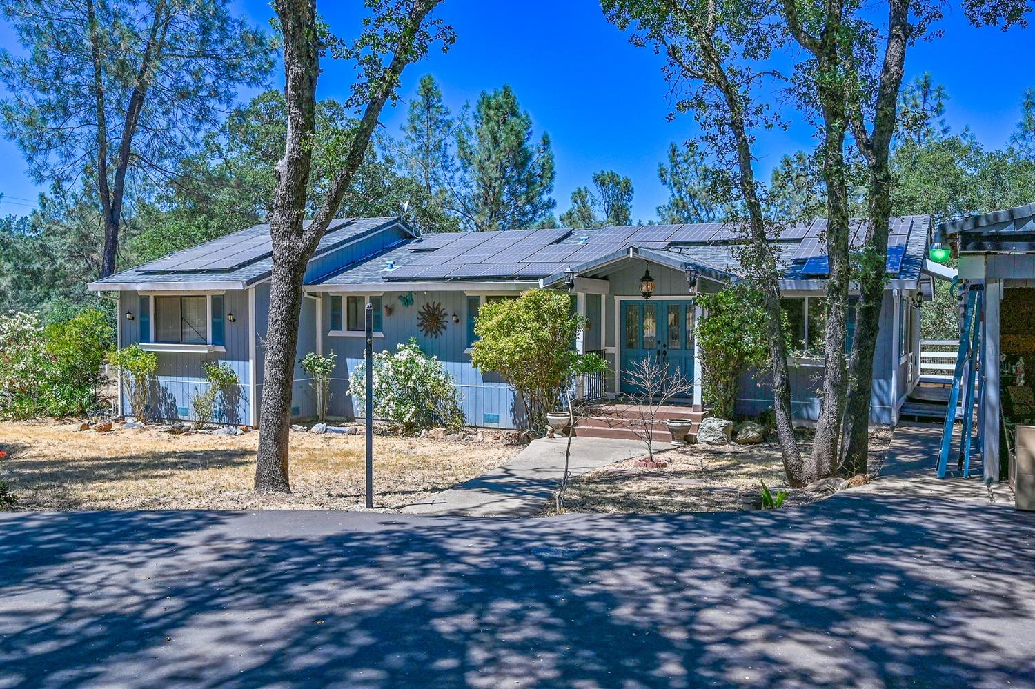 Detail Gallery Image 1 of 1 For 1431 Winding Way, Placerville,  CA 95667 - 4 Beds | 3 Baths