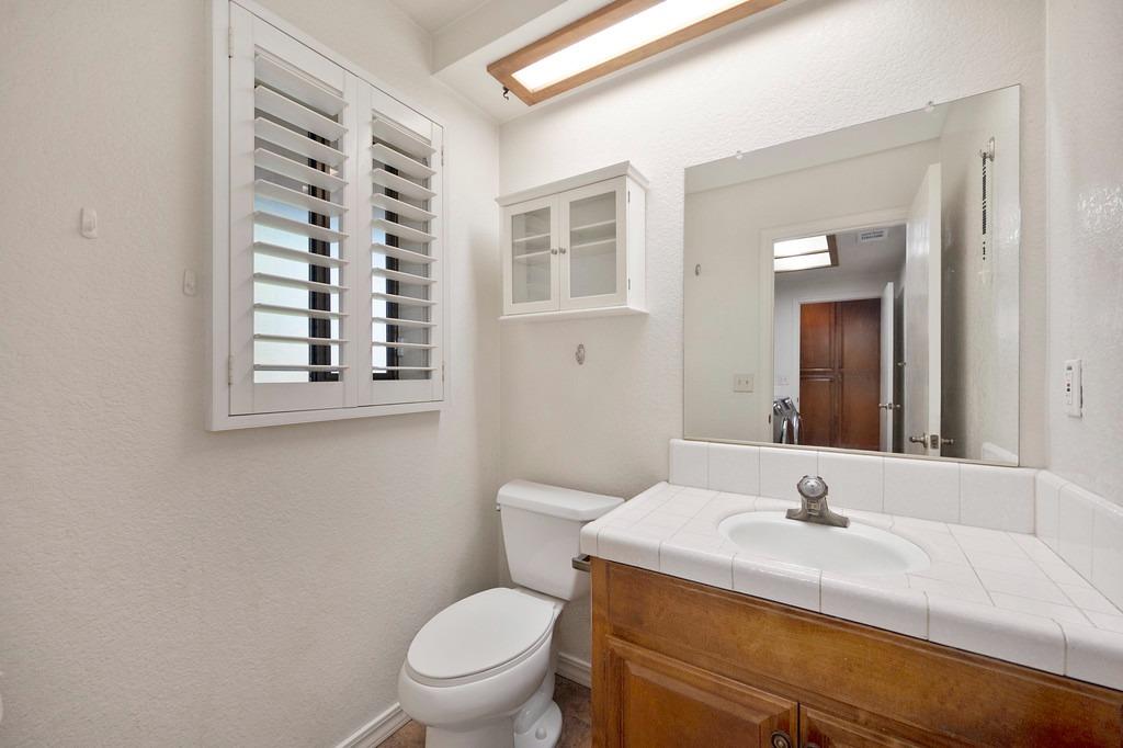 Detail Gallery Image 21 of 63 For 919 Mount Vernon Pl, Manteca,  CA 95336 - 3 Beds | 2/1 Baths