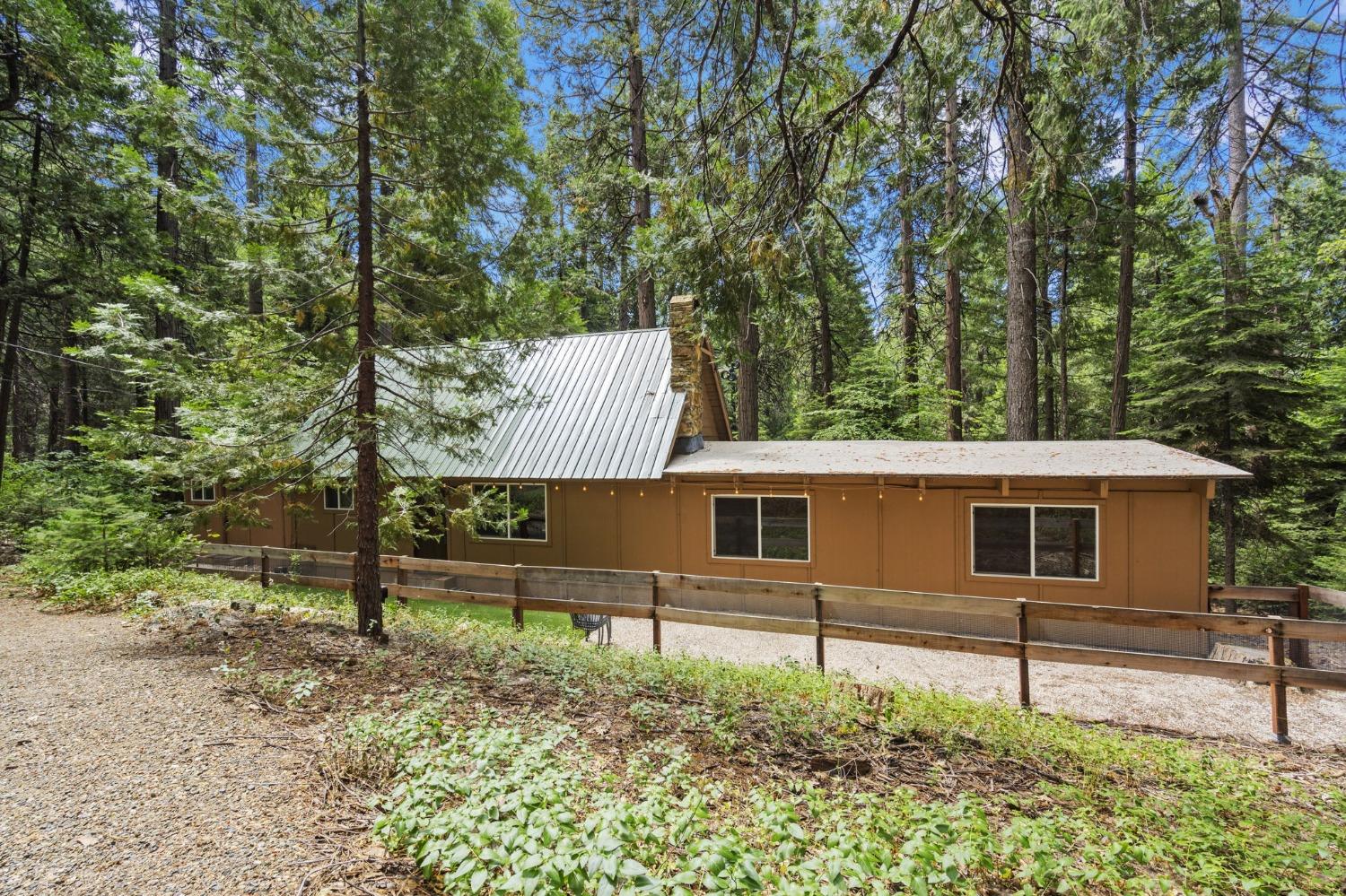 Detail Gallery Image 2 of 26 For 3404 Sly Park Rd, Pollock Pines,  CA 95726 - 3 Beds | 1/1 Baths