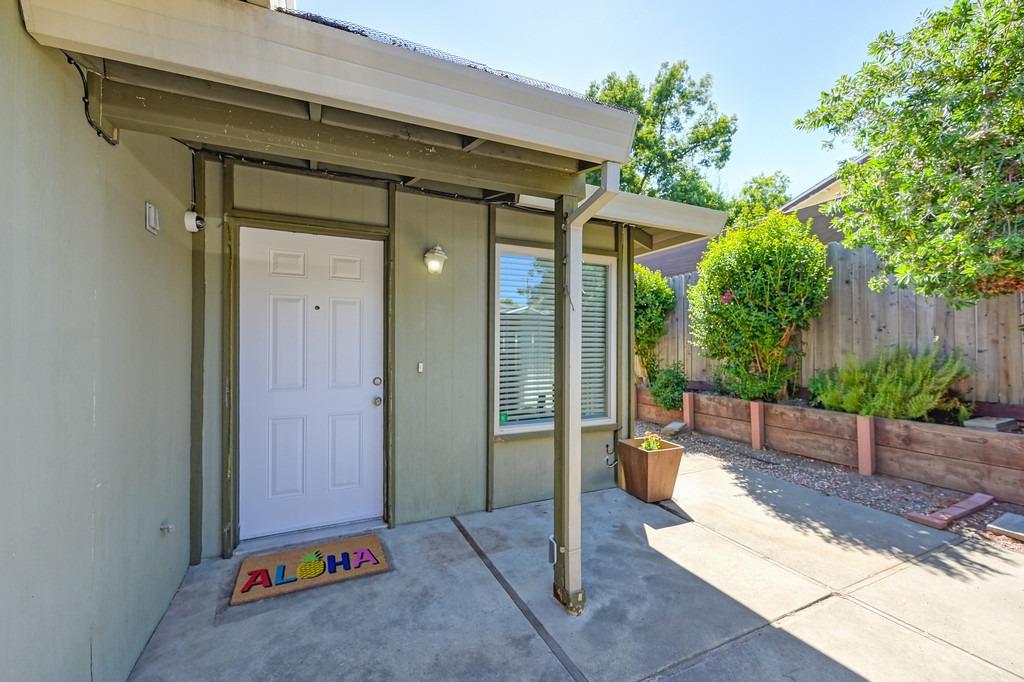 Detail Gallery Image 1 of 1 For 6033 Rowan Way, Citrus Heights,  CA 95621 - 3 Beds | 1 Baths