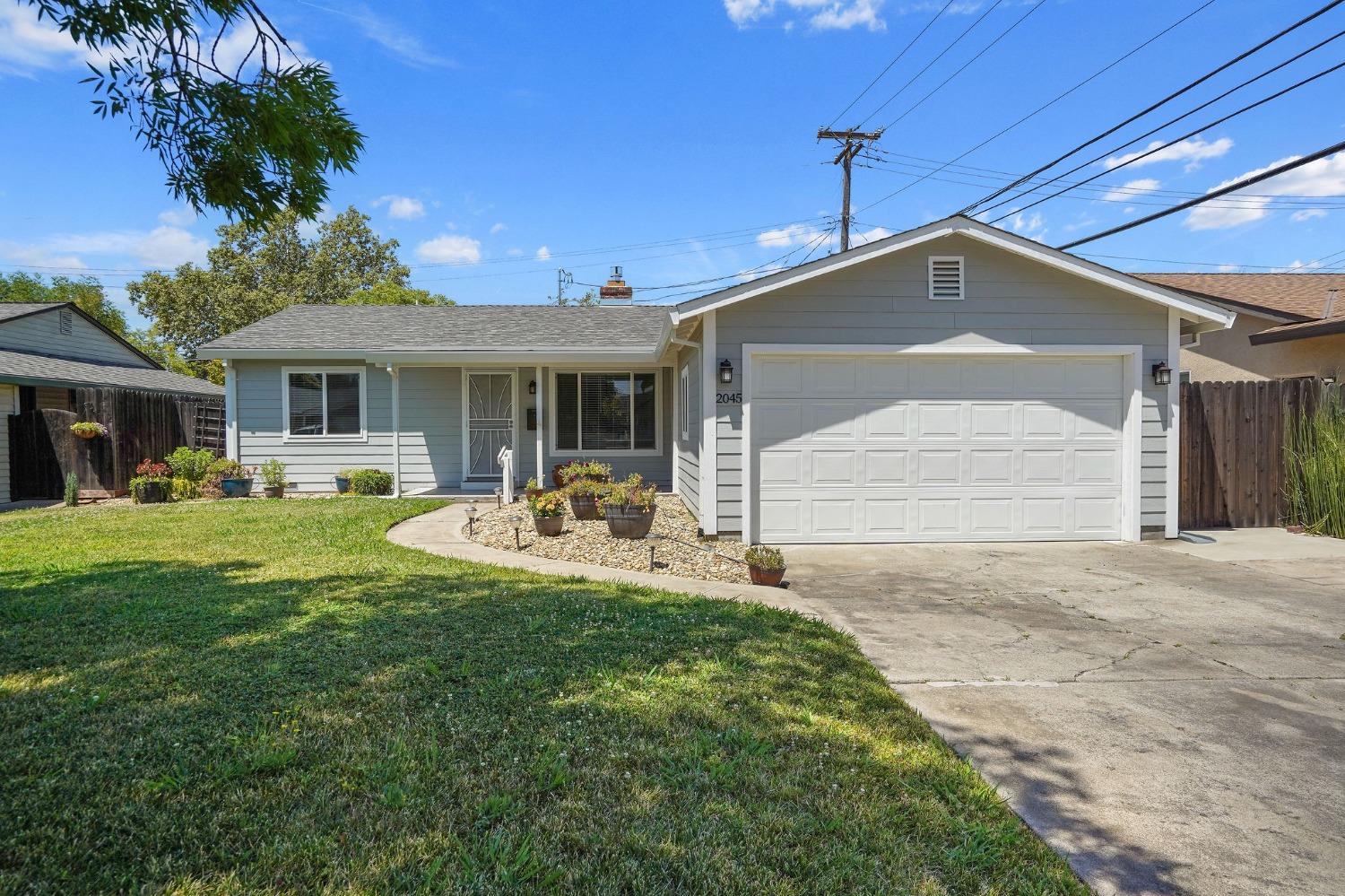 Detail Gallery Image 2 of 28 For 2045 Neptune Way, Sacramento,  CA 95864 - 3 Beds | 1 Baths