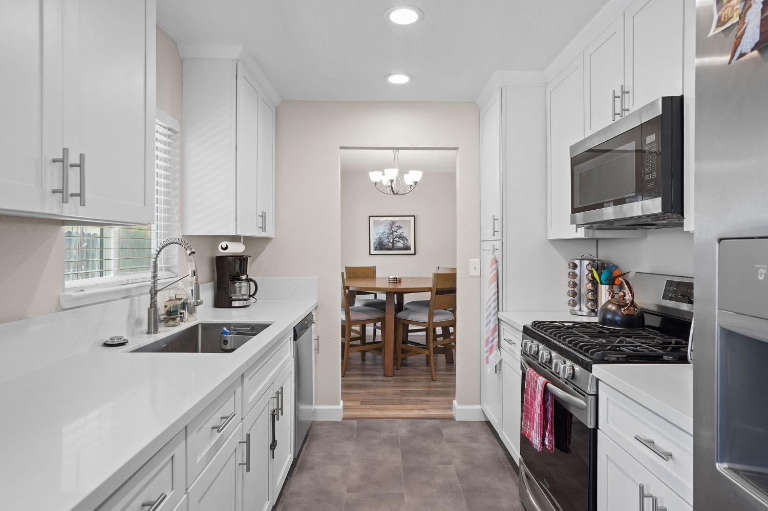 Detail Gallery Image 14 of 28 For 2045 Neptune Way, Sacramento,  CA 95864 - 3 Beds | 1 Baths