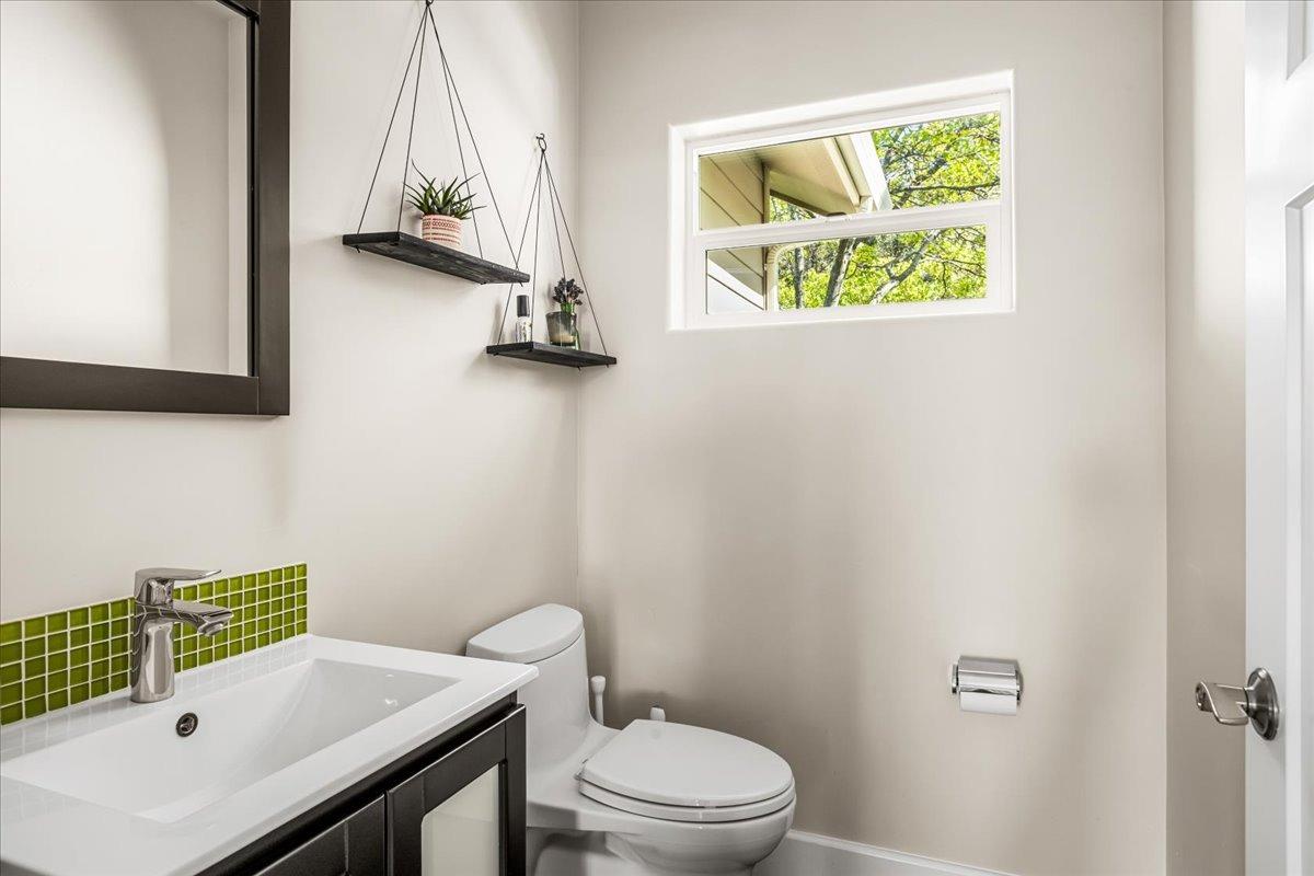 Detail Gallery Image 12 of 65 For 18724 Kentucky Ravine Rd, Nevada City,  CA 95959 - 3 Beds | 2/1 Baths