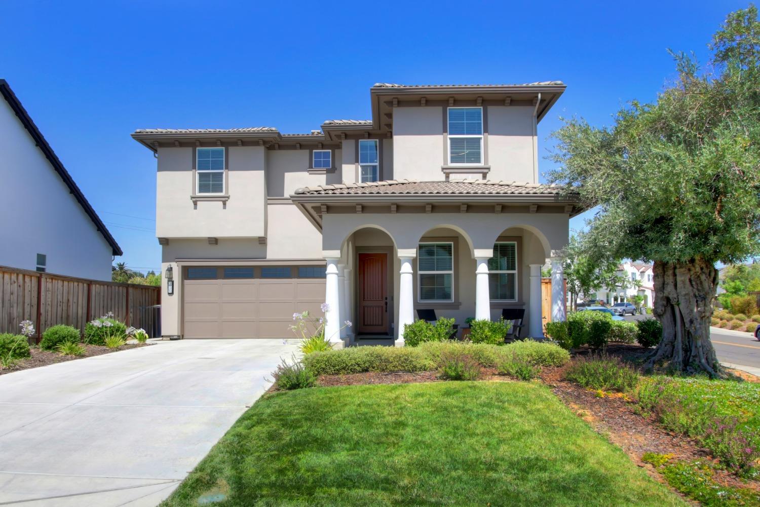 Detail Gallery Image 1 of 1 For 3026 Bedford Falls Way, Sacramento,  CA 95818 - 3 Beds | 2/1 Baths