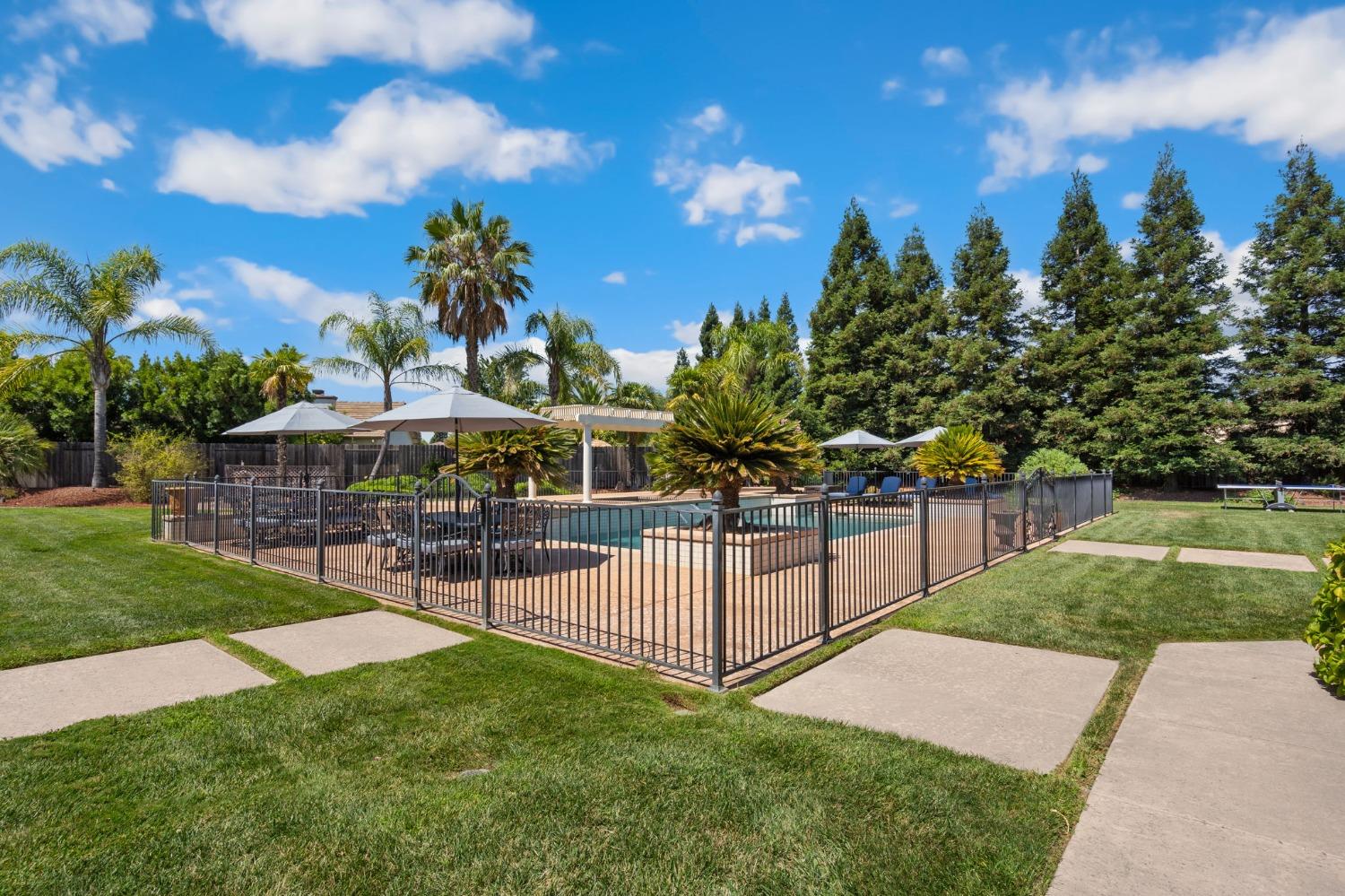 Detail Gallery Image 63 of 93 For 10157 Clover Ranch Dr, Sacramento,  CA 95829 - 4 Beds | 4 Baths