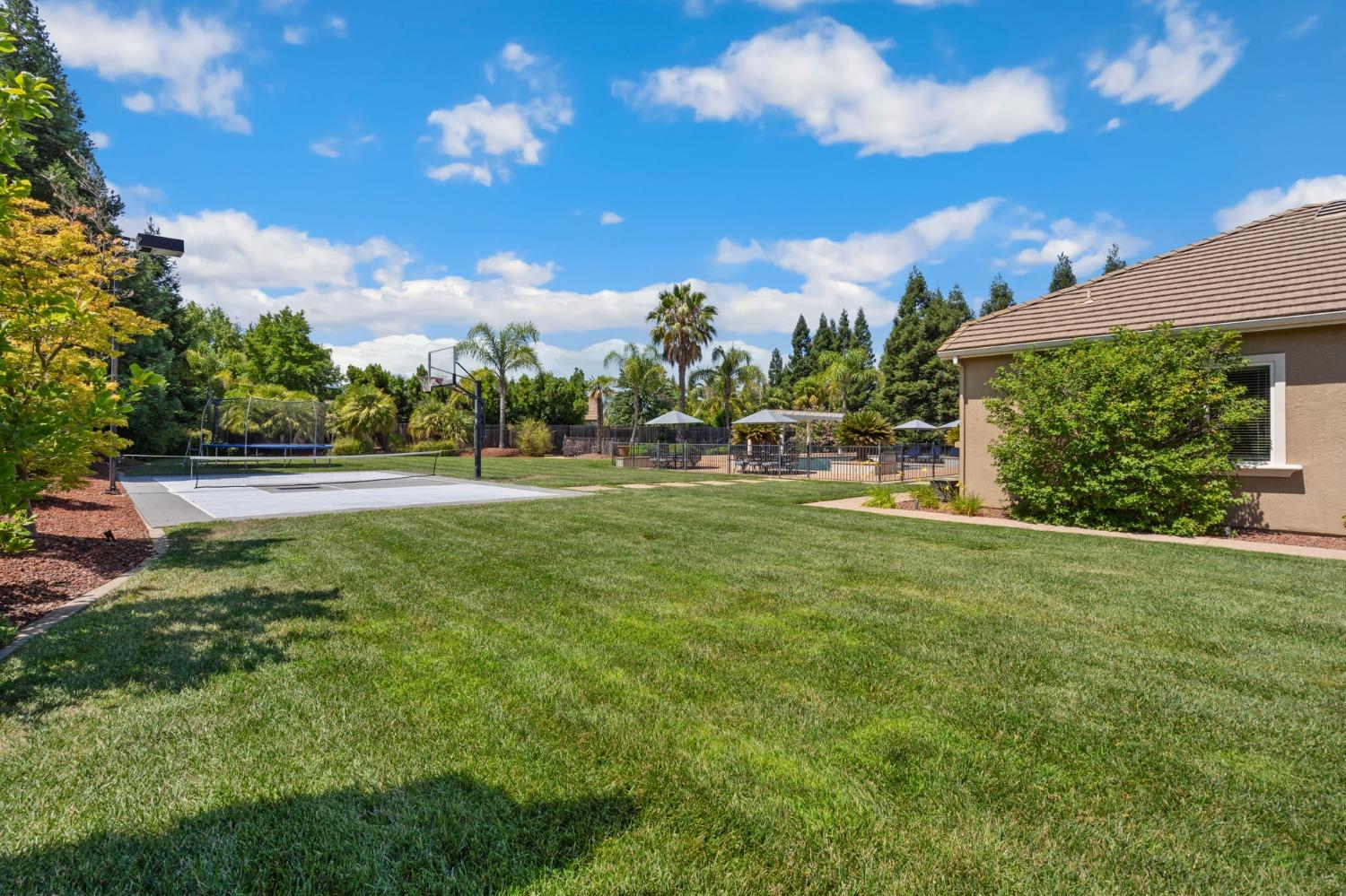 Detail Gallery Image 65 of 93 For 10157 Clover Ranch Dr, Sacramento,  CA 95829 - 4 Beds | 4 Baths