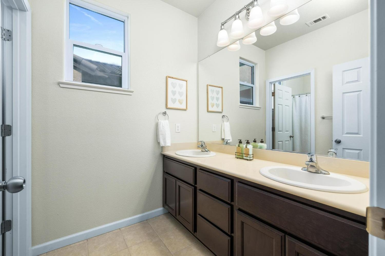 Detail Gallery Image 12 of 18 For 1330 Harvest Dr, Turlock,  CA 95382 - 3 Beds | 2/1 Baths