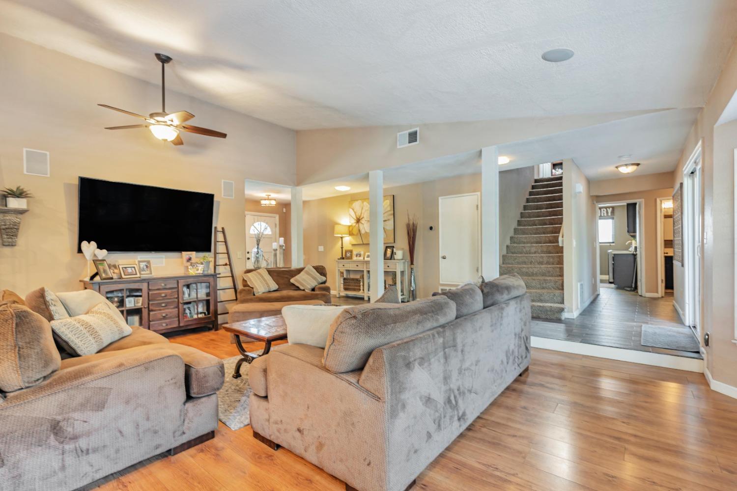 Detail Gallery Image 5 of 21 For 1720 Mcclellan Way, Stockton,  CA 95207 - 4 Beds | 2/1 Baths