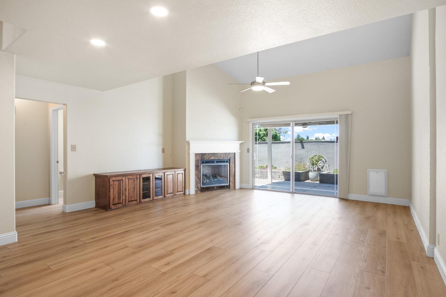 Detail Gallery Image 6 of 25 For 1481 Alex Cir, Turlock,  CA 95382 - 3 Beds | 2/1 Baths