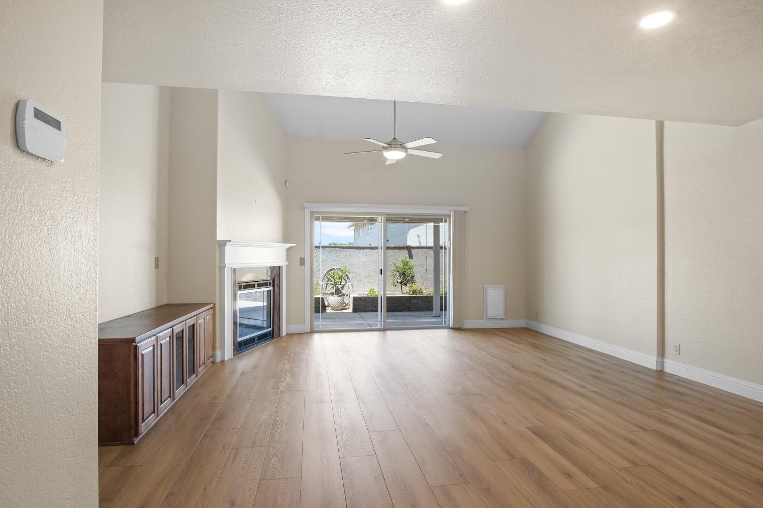 Detail Gallery Image 5 of 25 For 1481 Alex Cir, Turlock,  CA 95382 - 3 Beds | 2/1 Baths