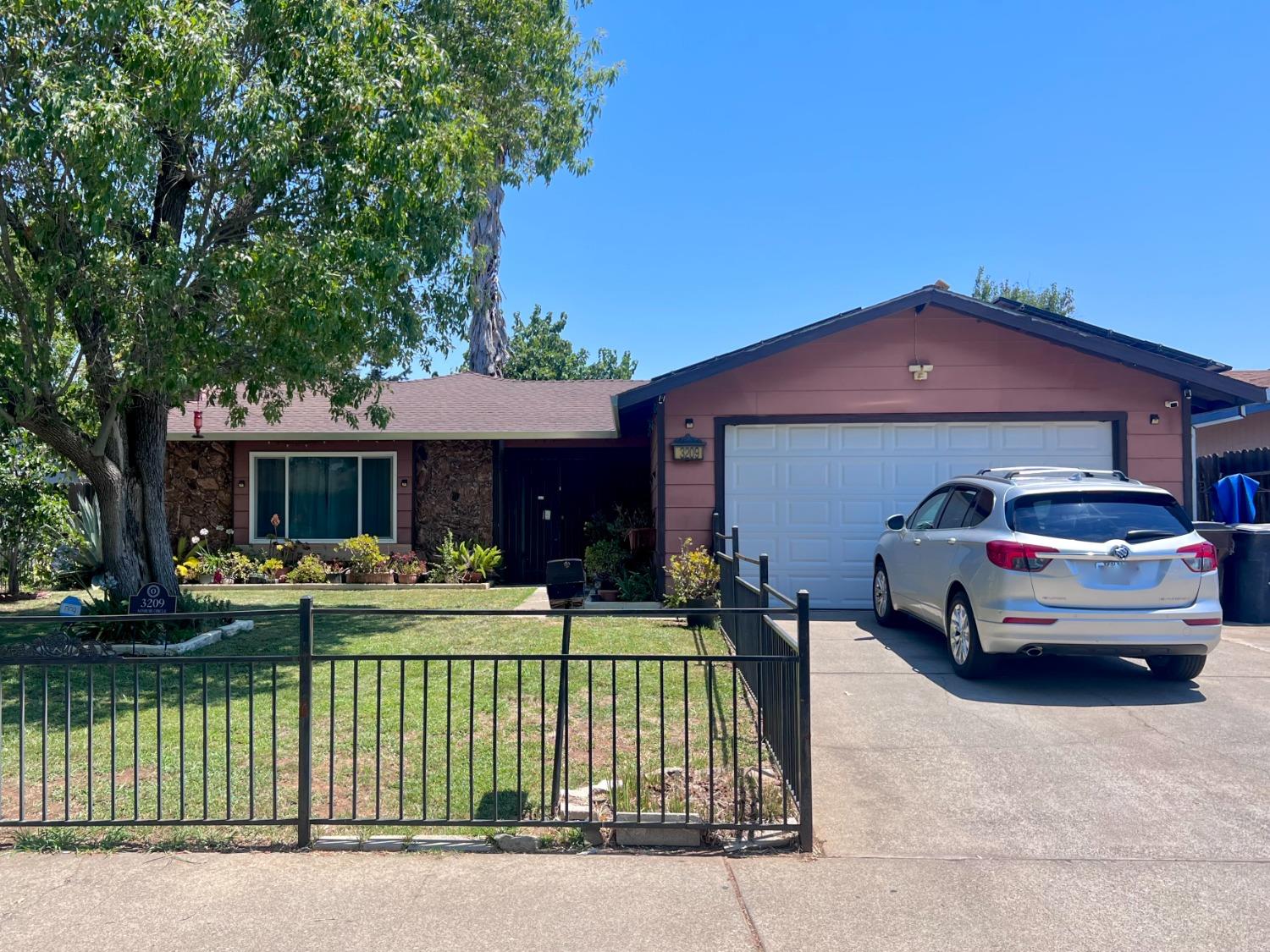 Detail Gallery Image 1 of 1 For 3209 Sanbury Cir, Rancho Cordova,  CA 95670 - 4 Beds | 2 Baths