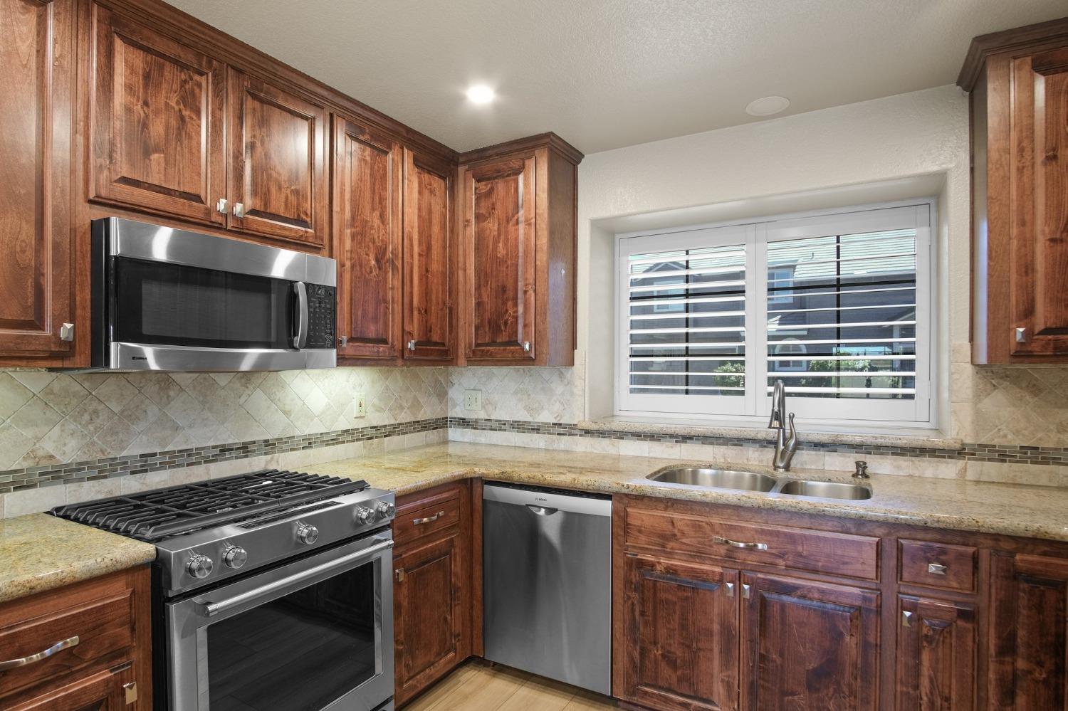 Detail Gallery Image 8 of 25 For 1481 Alex Cir, Turlock,  CA 95382 - 3 Beds | 2/1 Baths