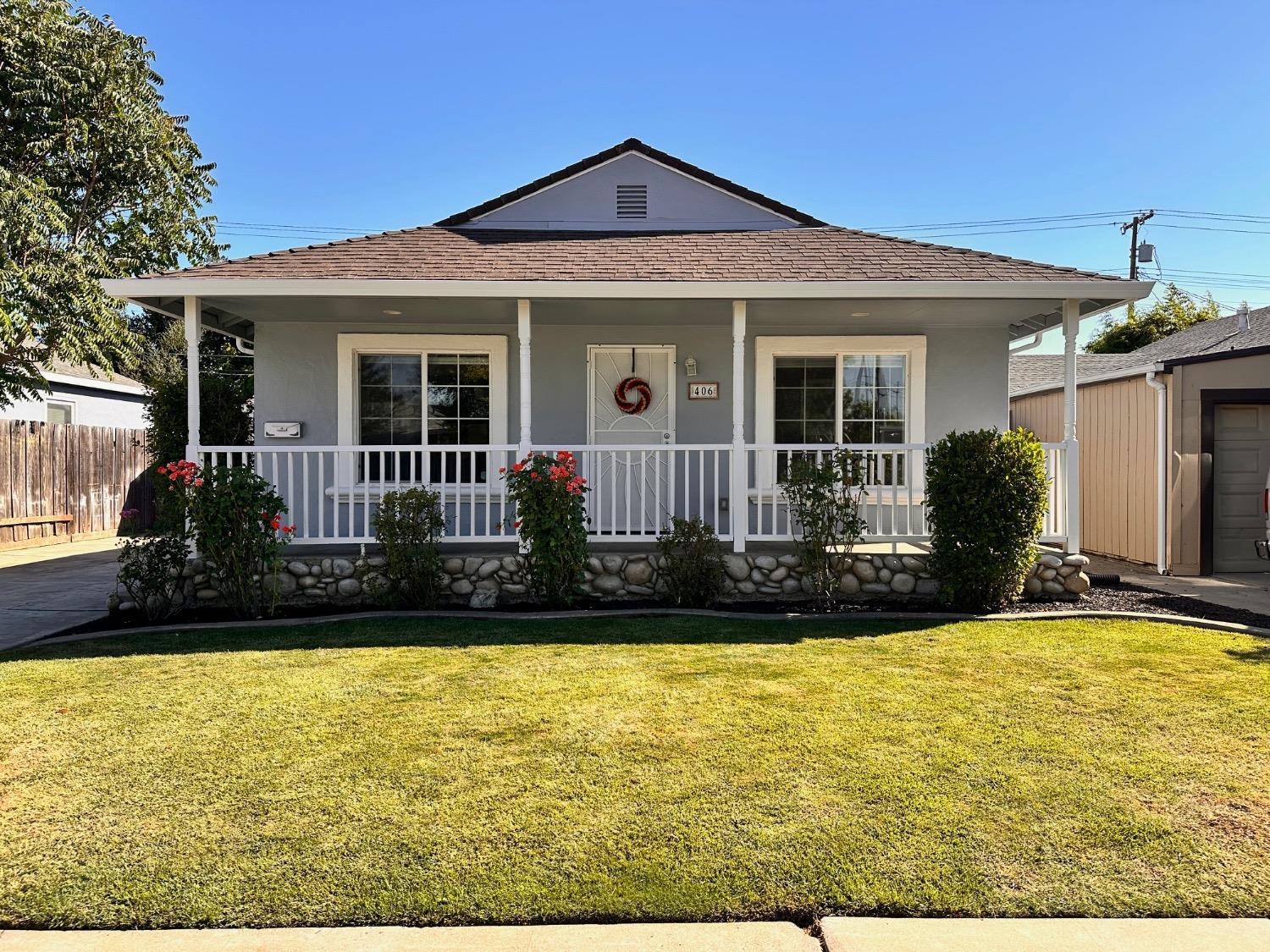 Detail Gallery Image 1 of 1 For 406 1st St, Lodi,  CA 95240 - 2 Beds | 1 Baths