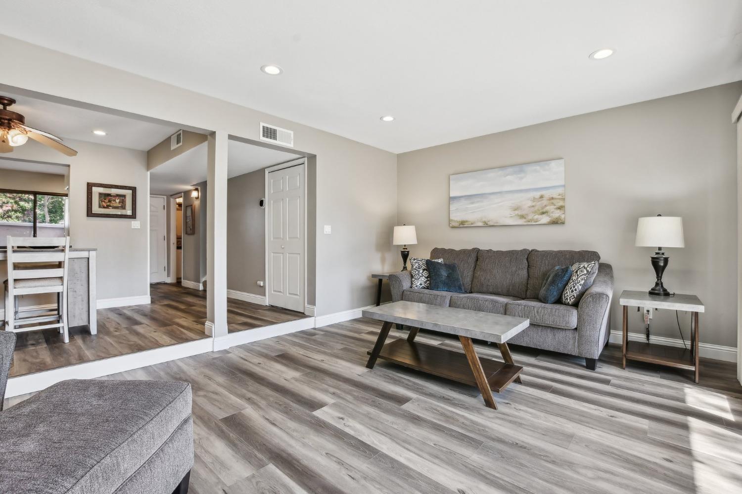 Detail Gallery Image 2 of 32 For 6644 Embarcadero Dr #82,  Stockton,  CA 95219 - 2 Beds | 2/1 Baths