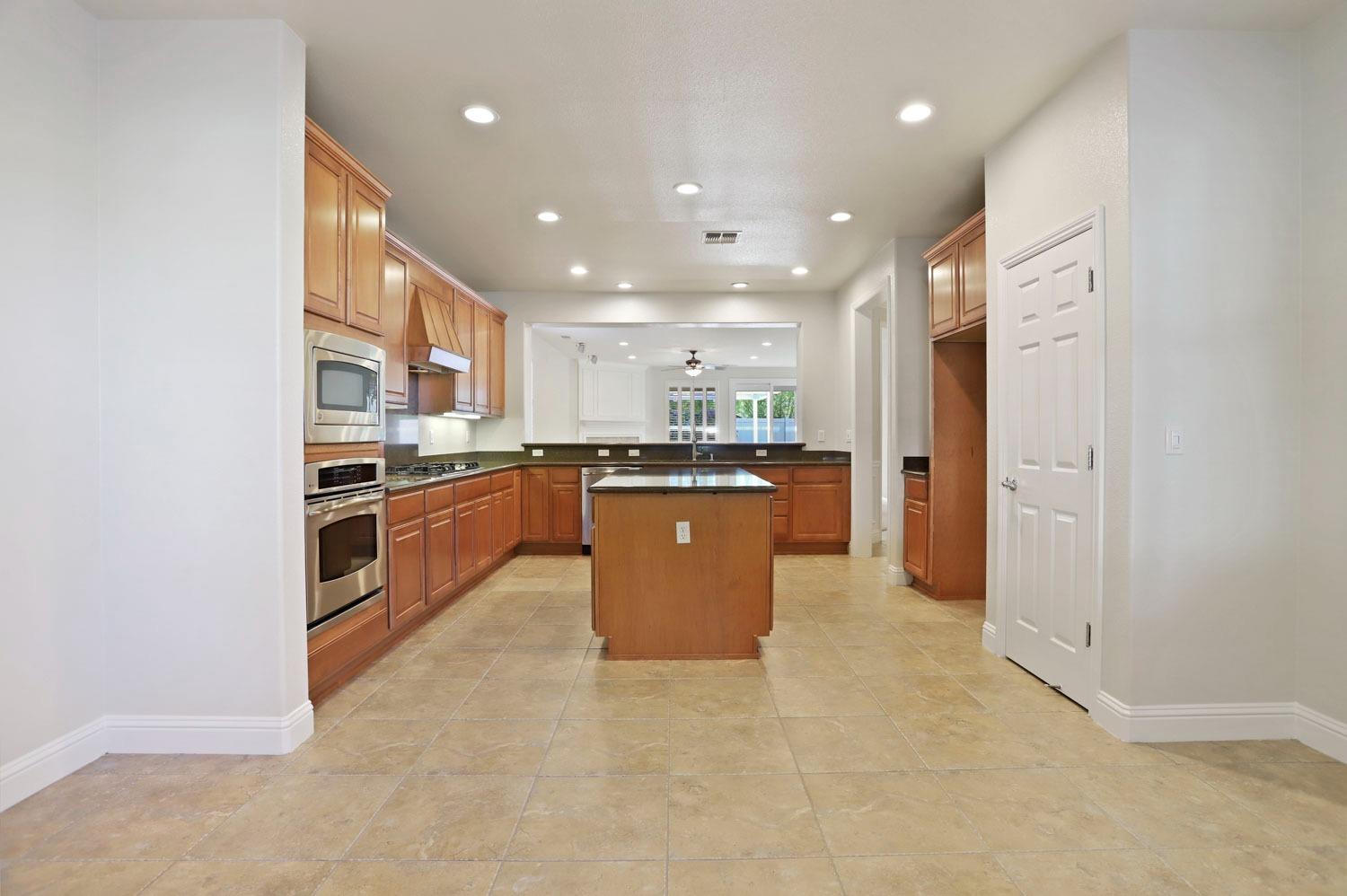 Detail Gallery Image 16 of 40 For 2526 Bellchase Dr, Manteca,  CA 95336 - 2 Beds | 2 Baths