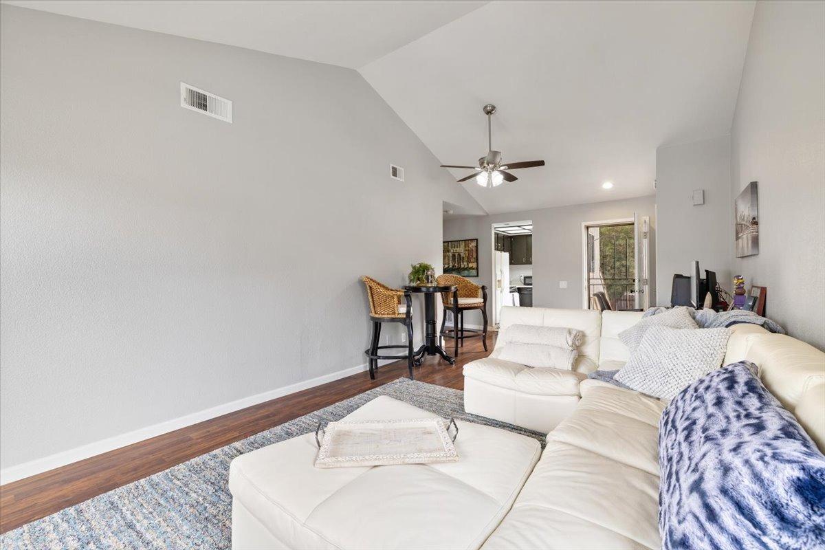 Detail Gallery Image 4 of 23 For 5226 Hemlock St #29,  Sacramento,  CA 95841 - 2 Beds | 1 Baths