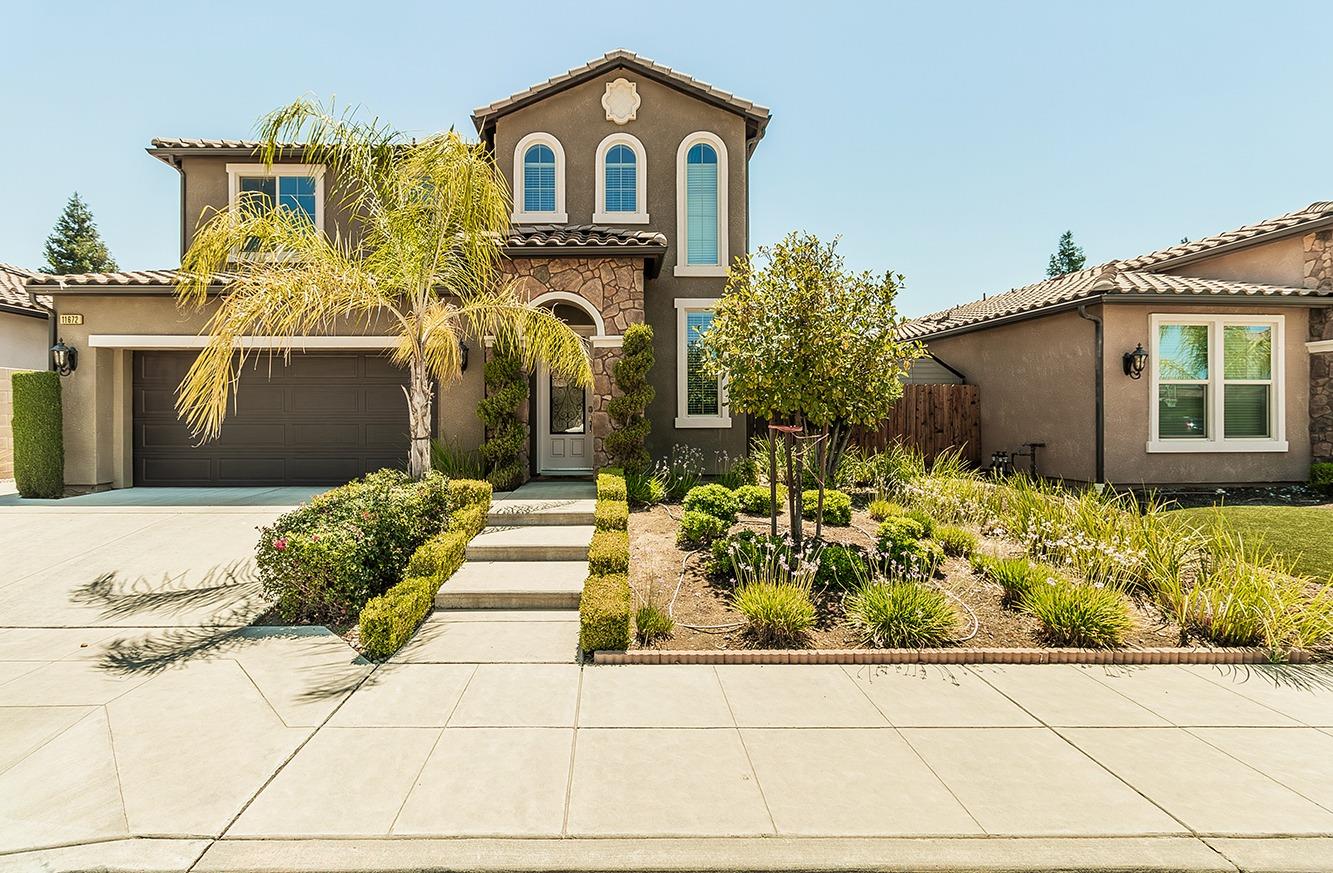 Detail Gallery Image 2 of 43 For 11672 N via Venitzia Ave, Fresno,  CA 93730 - 3 Beds | 2/1 Baths