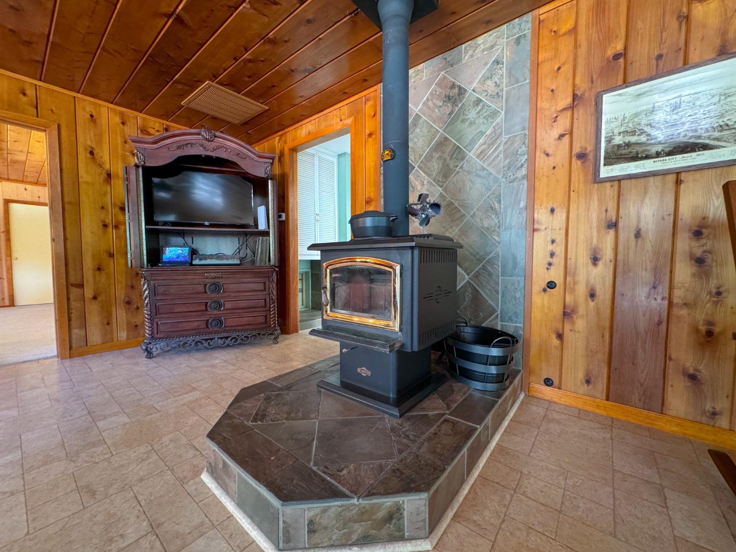 Detail Gallery Image 10 of 63 For 17707 Blue Tent School Rd, Nevada City,  CA 95959 - 2 Beds | 1/1 Baths