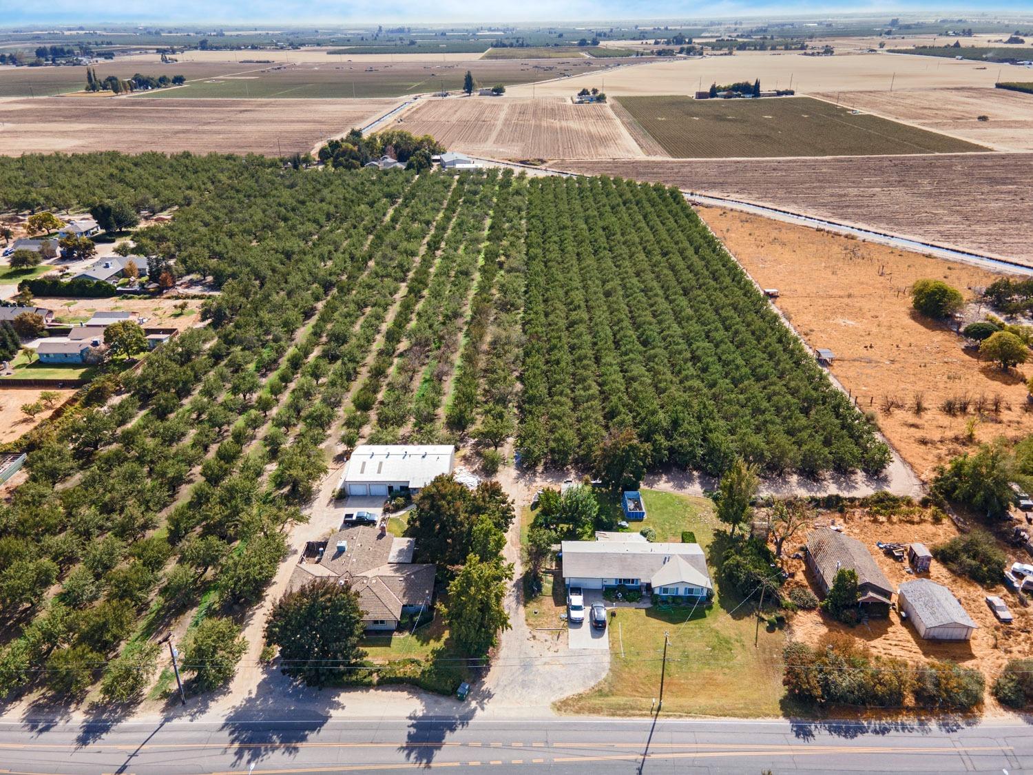 Detail Gallery Image 6 of 21 For 13589 E Peach, Livingston,  CA 95334 - 3 Beds | 2/2 Baths