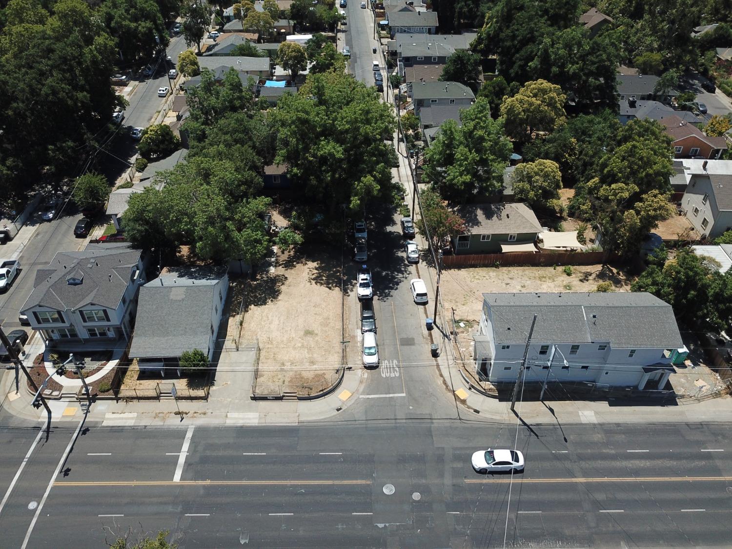 Broadway, Sacramento, California image 7